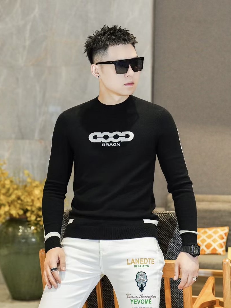 NO:614490,GUC*古*Qi 2025FW Autumn and Winter men’s round neck long-sleeved cardigan base shirt, an urban fashion trend that reduces age!  The classic fashion sense is very strong, and the beautiful and fashionable color combinations can simply lead you to the trend of the times. Immerse yourself in the colorful autumn slow-down time, and whoever wears it will be handsome!  Products from the new trading company, easy to wear and practical, can be worn alone or layered, versatile fashionable and versatile style, the texture is first-class, it is made of imported sheep wool, mulberry silk and custom-woven, it feels delicate and soft, skin-friendly and comfortable without scratching, it is extremely comfortable whether worn alone or layered, the minimalist style highlights the temperament, daily wear is casual and individual. It is slim but not tight, with high elasticity on all sides, it is definitely a very comfortable upper body experience, a magical item to wear under winter!  The wiring is neat, the details are exquisite, and the upper body effect is very good. There is no age limit, and it is the best product on the Internet!  Size M-3XL,,gucci,alexander wang19860909GUC*古*齐 2025FW秋冬男士圆领长袖羊毛衫打底衫,都市时尚潮流减龄穿搭神器！经典时尚感非常强,靓丽时尚颜色搭配,简简单单就给你引领了时代的潮流,沉浸多彩秋日慢调时光,谁穿谁帅气！ 新贸易公司渠道货,好穿的实用派,可单穿可内搭,万能时尚百搭款式,质感更是一级棒,甄选进口绵羊毛桑蚕丝混搭定织而成,手感细腻柔软,亲肤舒适不扎人,无论单穿还是内搭都极为舒适,极简凸显气质,日常穿搭随意又不乏个性.修身不紧身,四面高弹,绝对是非常舒适的上身体验感,入冬内搭神物单品！走线工整,细节精湛上身效果十分出色,无年龄层次限定,傲视全网的精品！ 尺码M-3XL,,gucci,alexander wang,Men's clothing