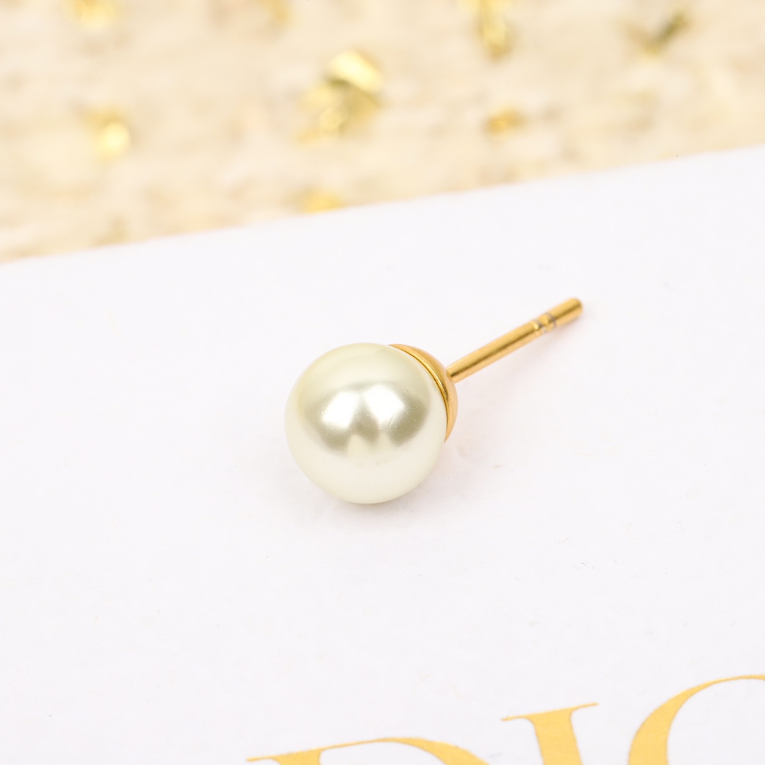 Dior Pearl CD Earrings - Elegant and Timeless Jewelry for Women 6 i1733333840 3804 5