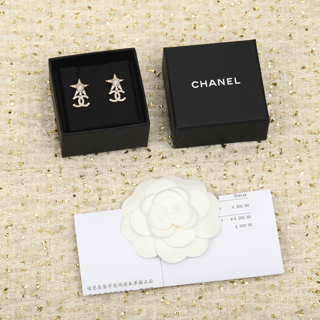 官网4370颜值超高chanel23P五角星双C耳钉CH@nel每季都会有的经典双C耳钉颗颗施华洛世奇钻