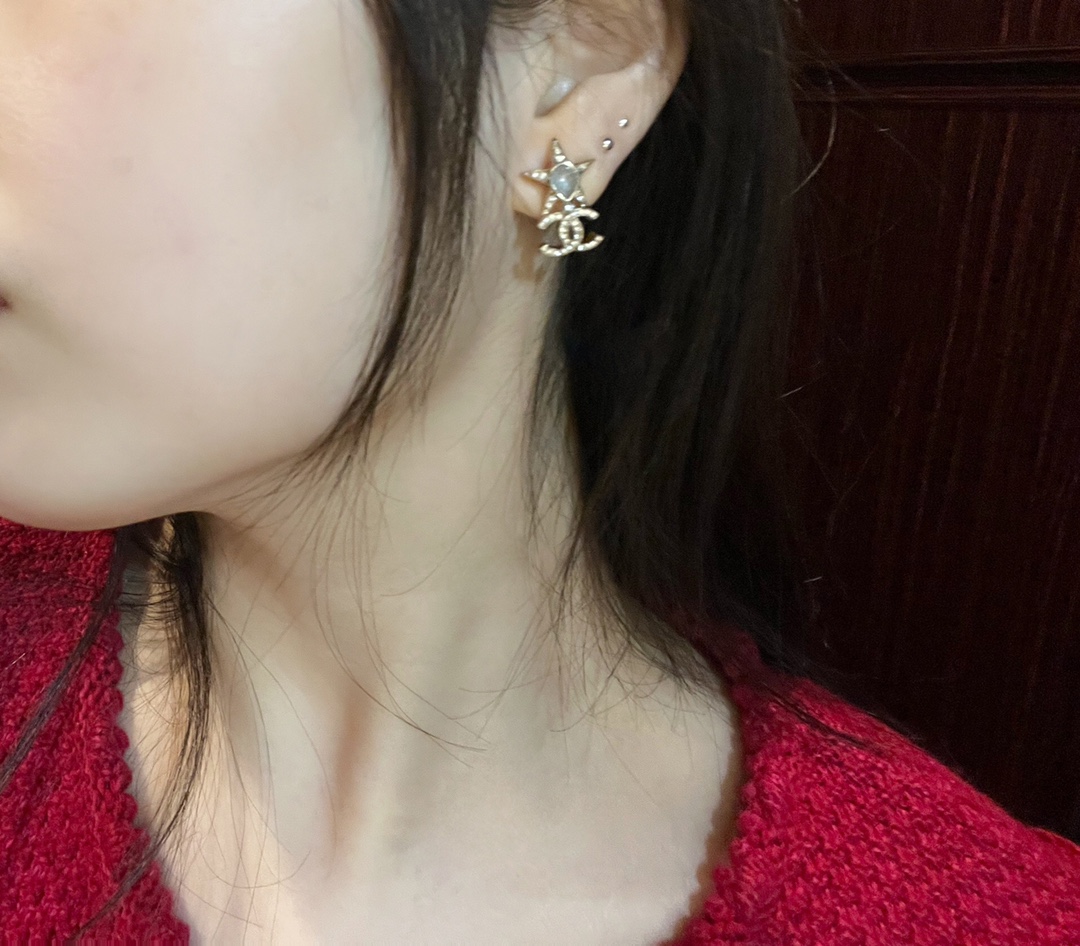 官网4370颜值超高chanel23P五角星双C耳钉CH@nel每季都会有的经典双C耳钉颗颗施华洛世奇钻