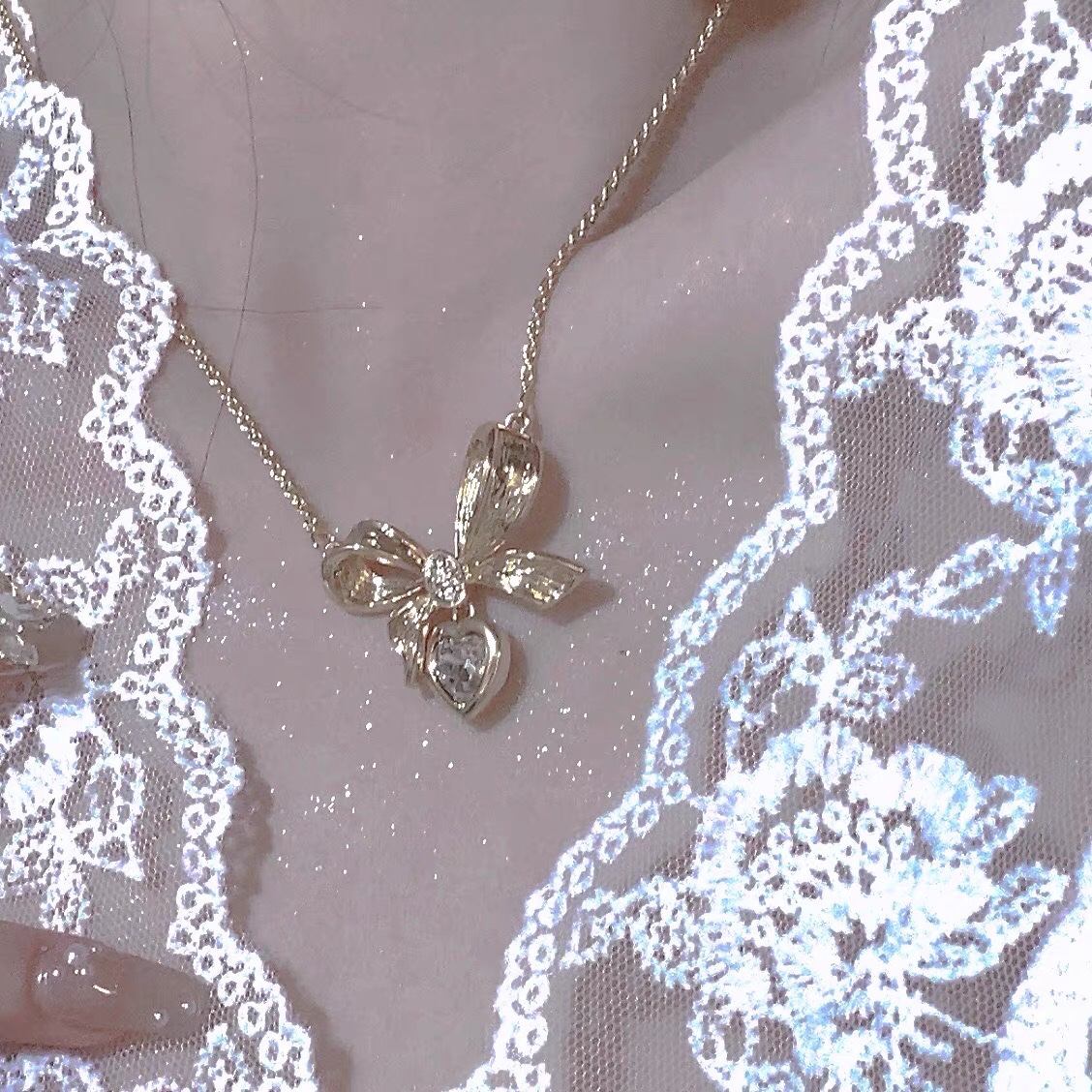 量大咨询客FuD蝴蝶结吊爱心项链非常罕见稀少的中古款必入！Vintage经典永不过时！不规则的蝴蝶结金属