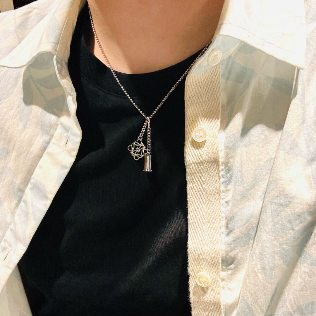 官网3100量大咨询客服菱形LOGO吊坠项链第一眼看到立马就喜欢上了L0EWE罗意威项链Anagram缠