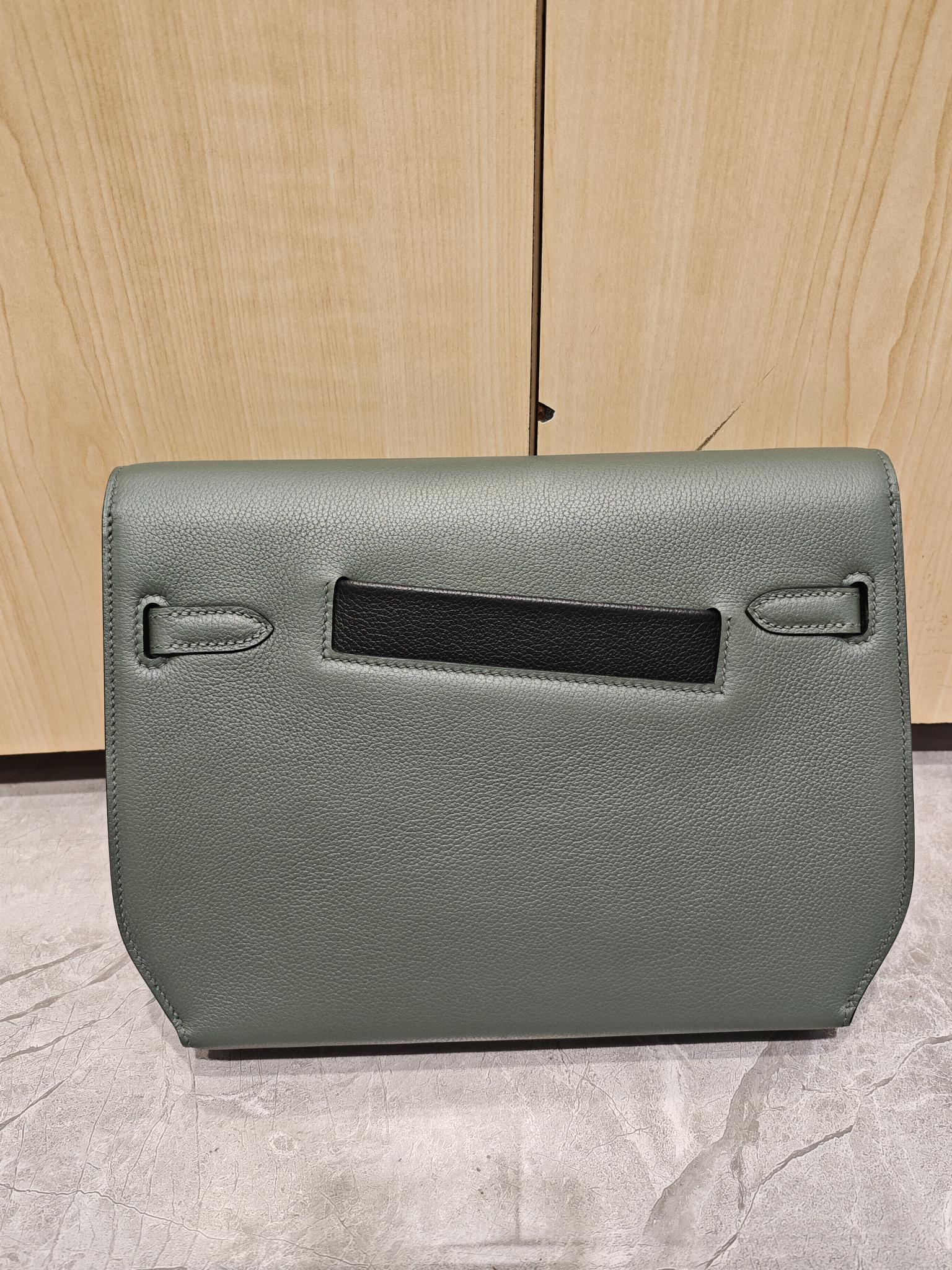 Hermès HERMES Original palm print cowhide imported from France Size 25 C M Can be held in hand or carried on the back [smile]