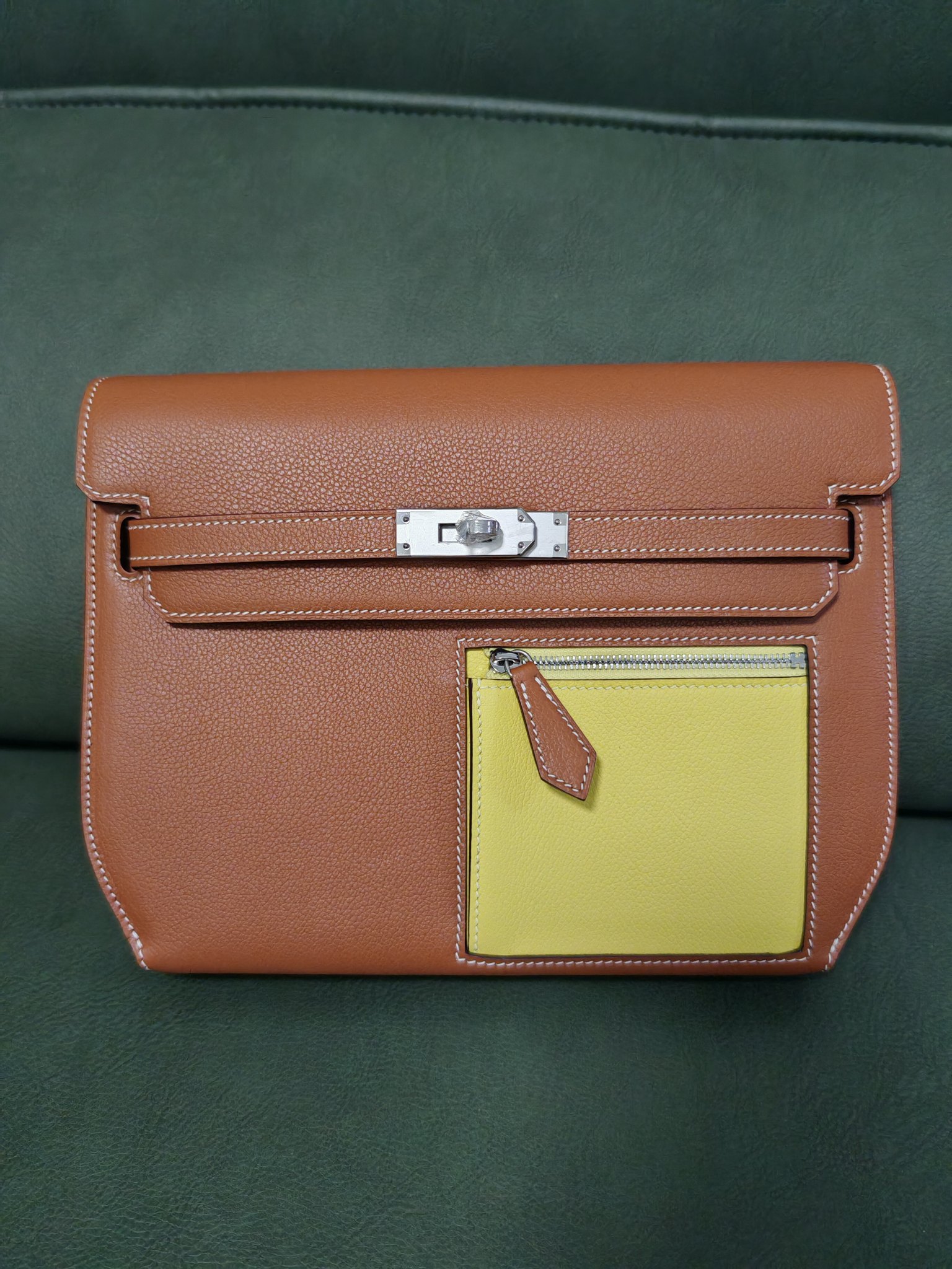 Hermès HERMES Original palm print cowhide imported from France Size 25 C M Can be held in hand or carried on the back [smile]
