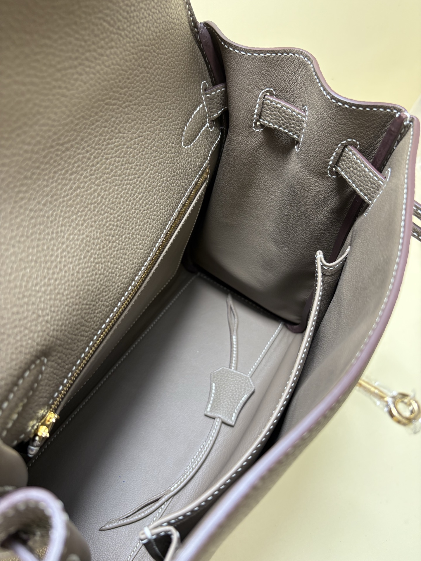 Hermès Kellyado Backpack with Adjustable Straps - 29 x 26 x 13 cm 7 i1746250974231 9224 0 5