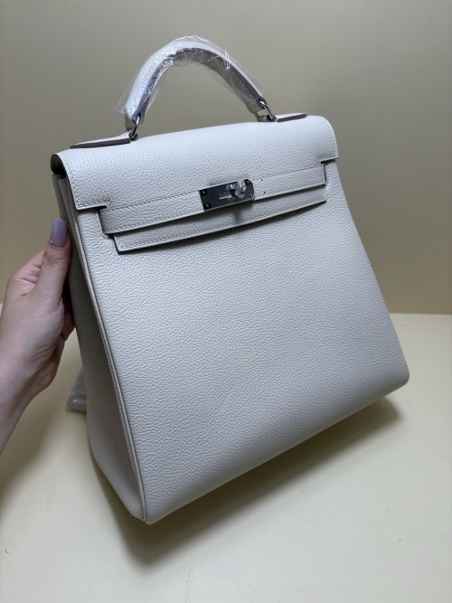 Hermes Kellyado Backpack with Adjustable Straps - Elegant and Functional 1 Hermes Kellyado Backpack with Adjustable Straps - Elegant and Functional
