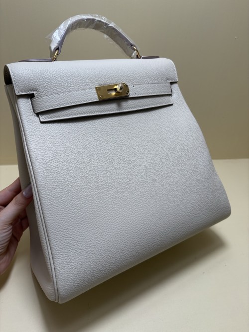 Elegant Kellyado Backpack with Adjustable Straps - Perfect for Everyday Use