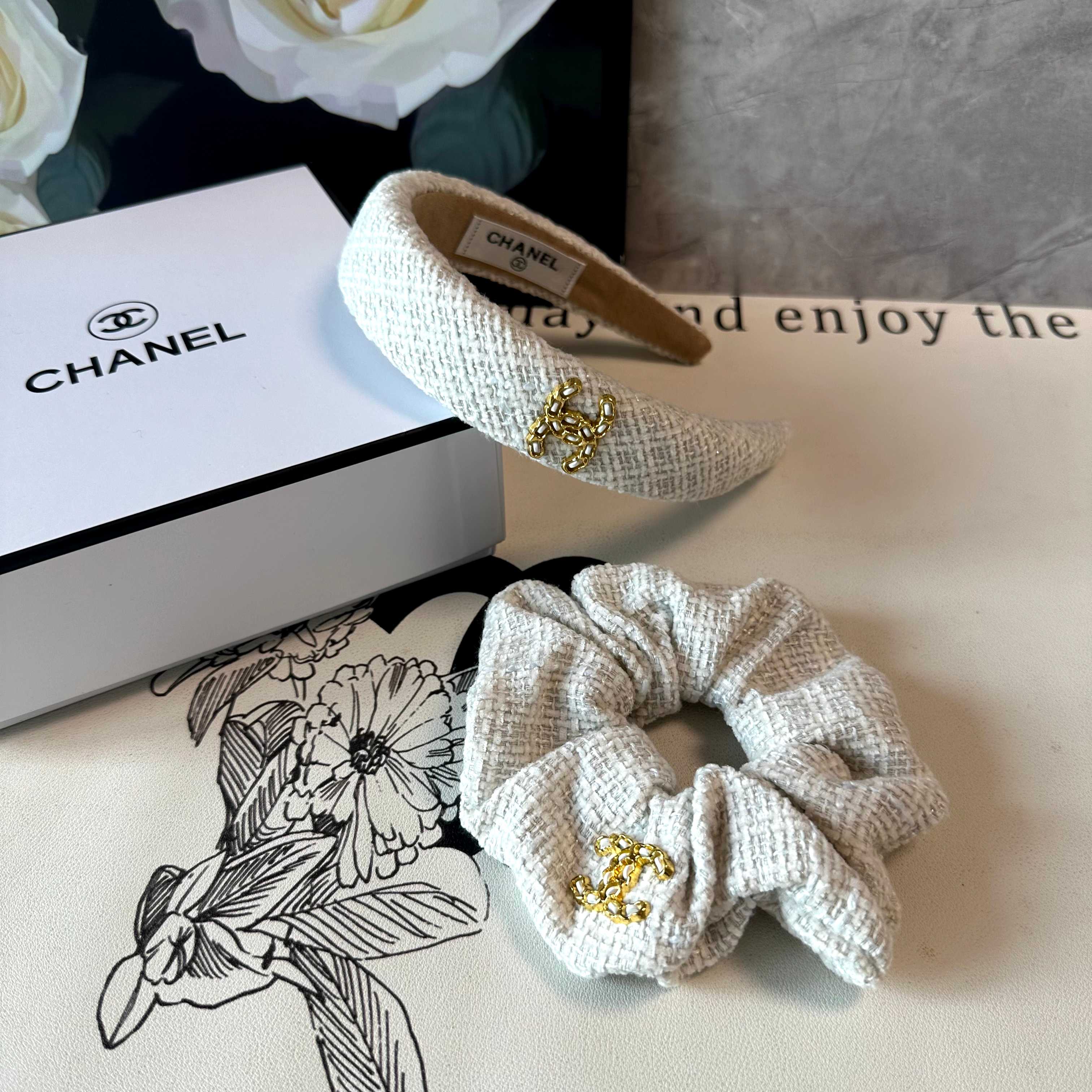 （两件套）配专柜包装 Chanel（香奈儿）最新爆款来啦✨💫小香风两件套发箍➕发圈优雅的girl值得入手