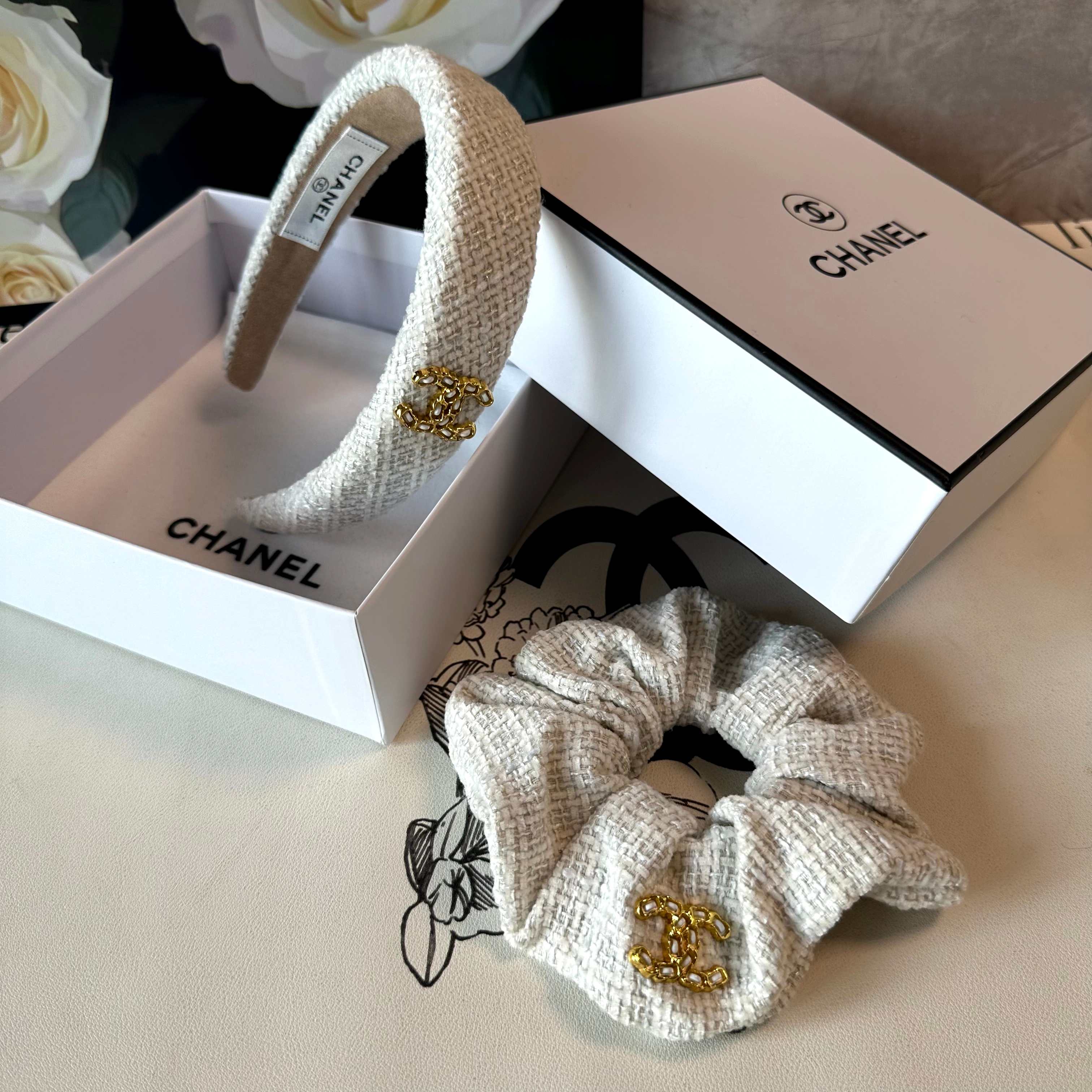 （两件套）配专柜包装 Chanel（香奈儿）最新爆款来啦✨💫小香风两件套发箍➕发圈优雅的girl值得入手