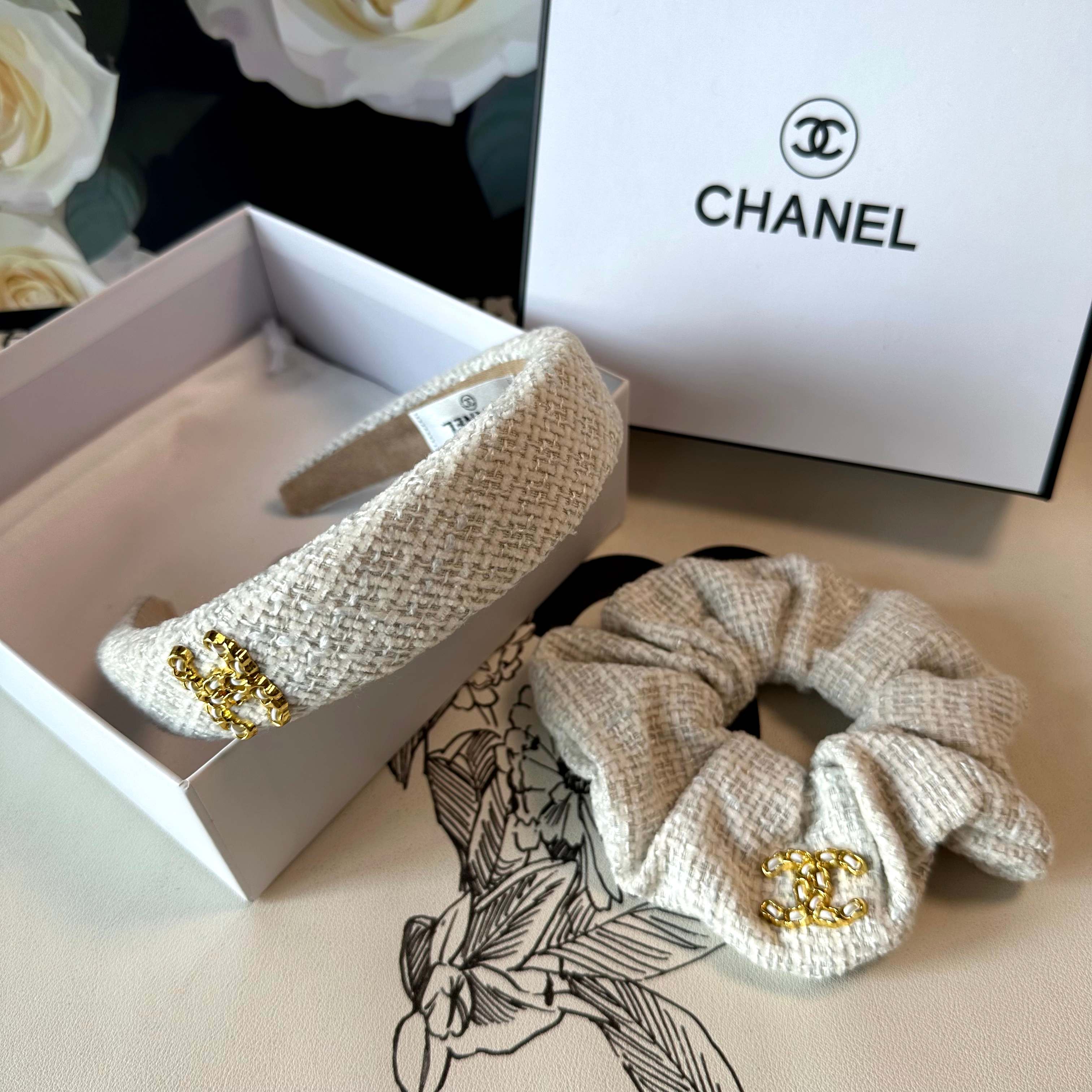 （两件套）配专柜包装 Chanel（香奈儿）最新爆款来啦✨💫小香风两件套发箍➕发圈优雅的girl值得入手