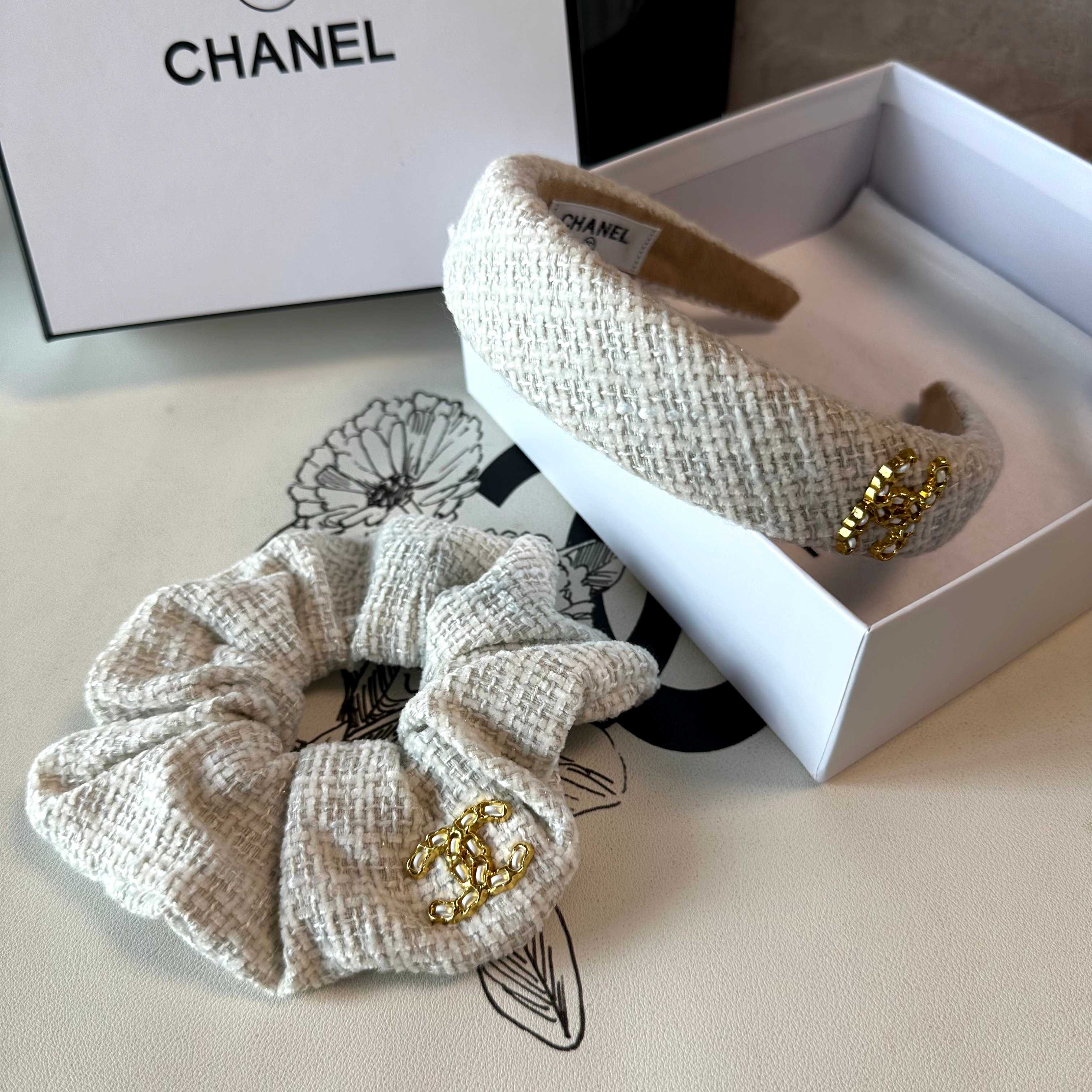（两件套）配专柜包装 Chanel（香奈儿）最新爆款来啦✨💫小香风两件套发箍➕发圈优雅的girl值得入手