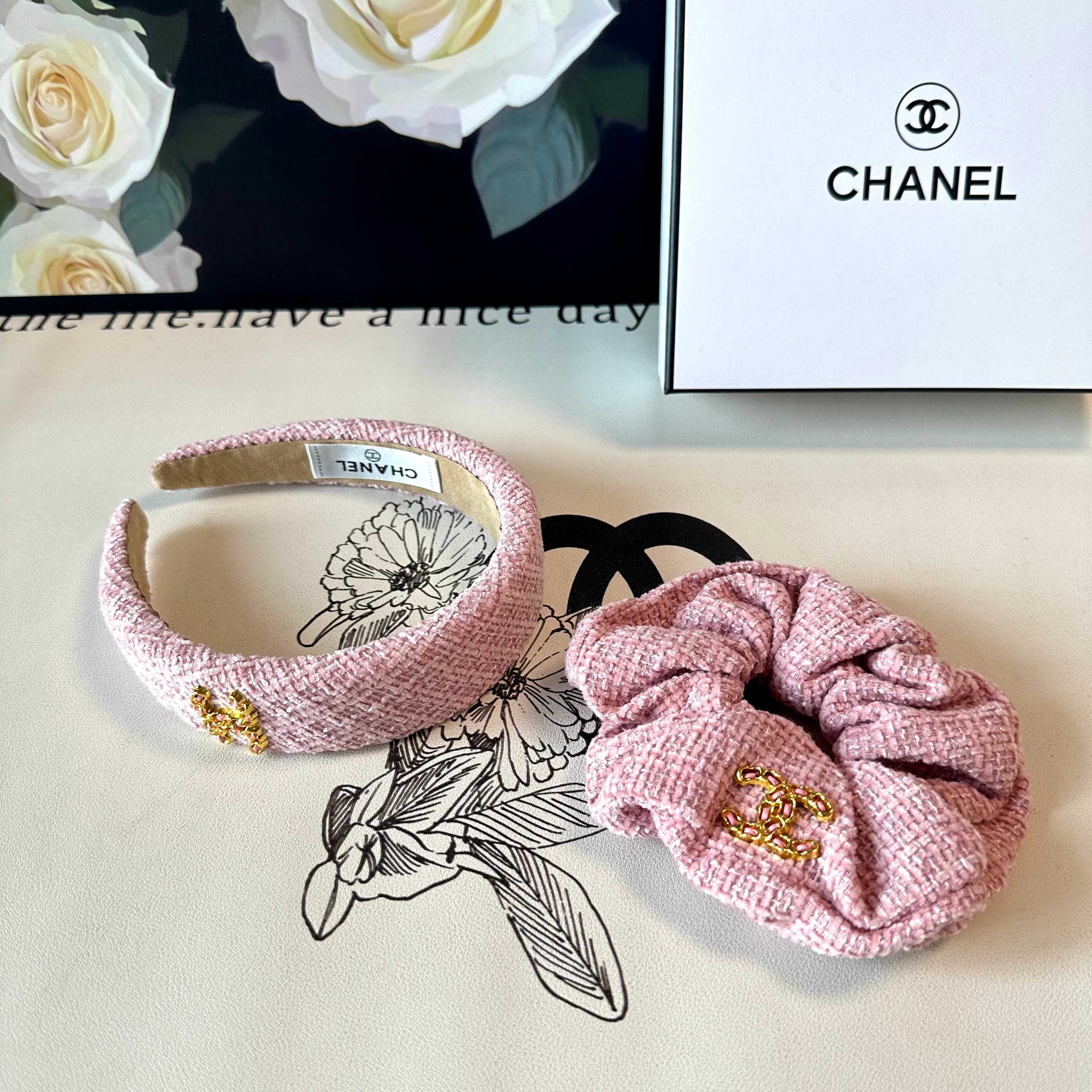 （两件套）配专柜包装 Chanel（香奈儿）最新爆款来啦✨💫小香风两件套发箍➕发圈优雅的girl值得入手