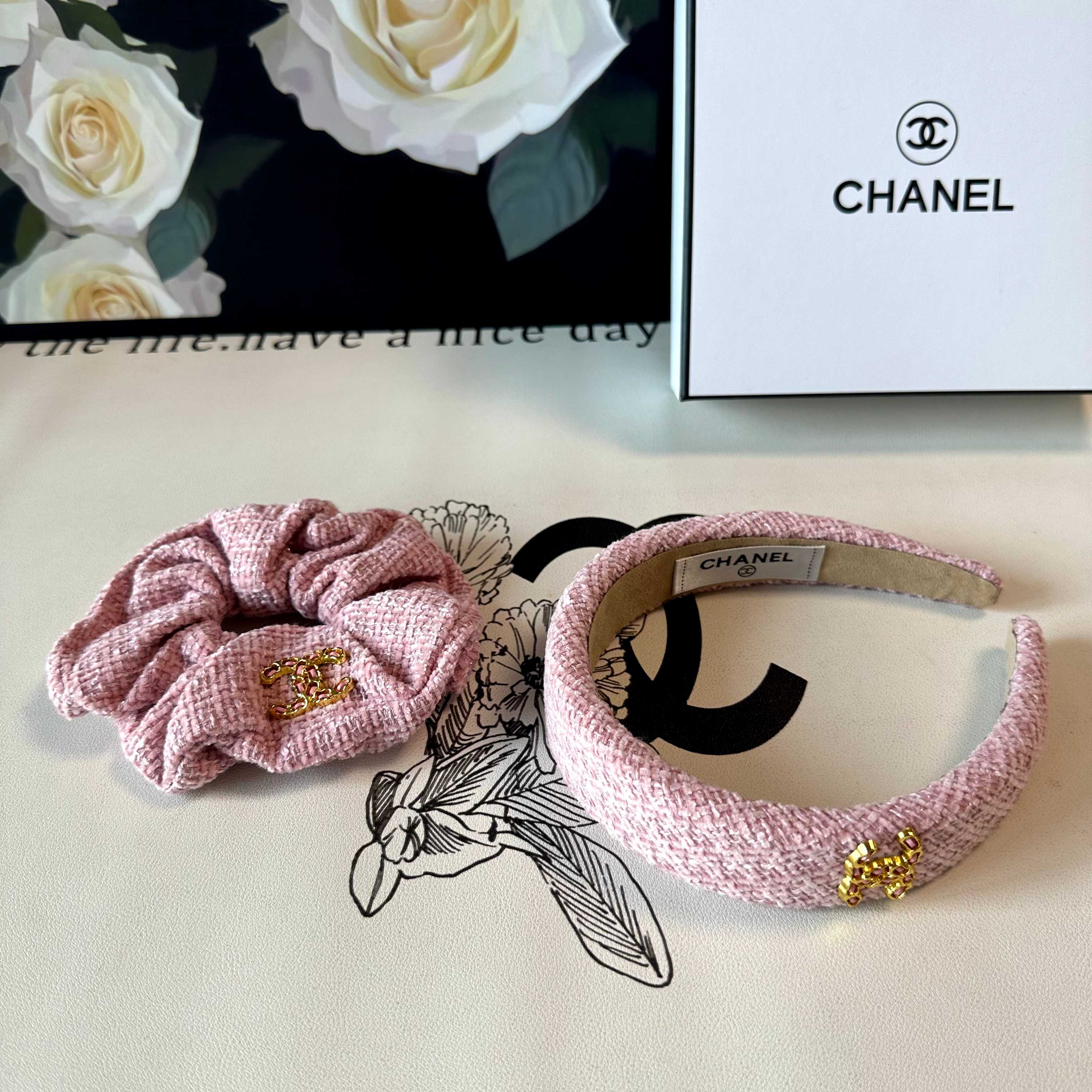 （两件套）配专柜包装 Chanel（香奈儿）最新爆款来啦✨💫小香风两件套发箍➕发圈优雅的girl值得入手