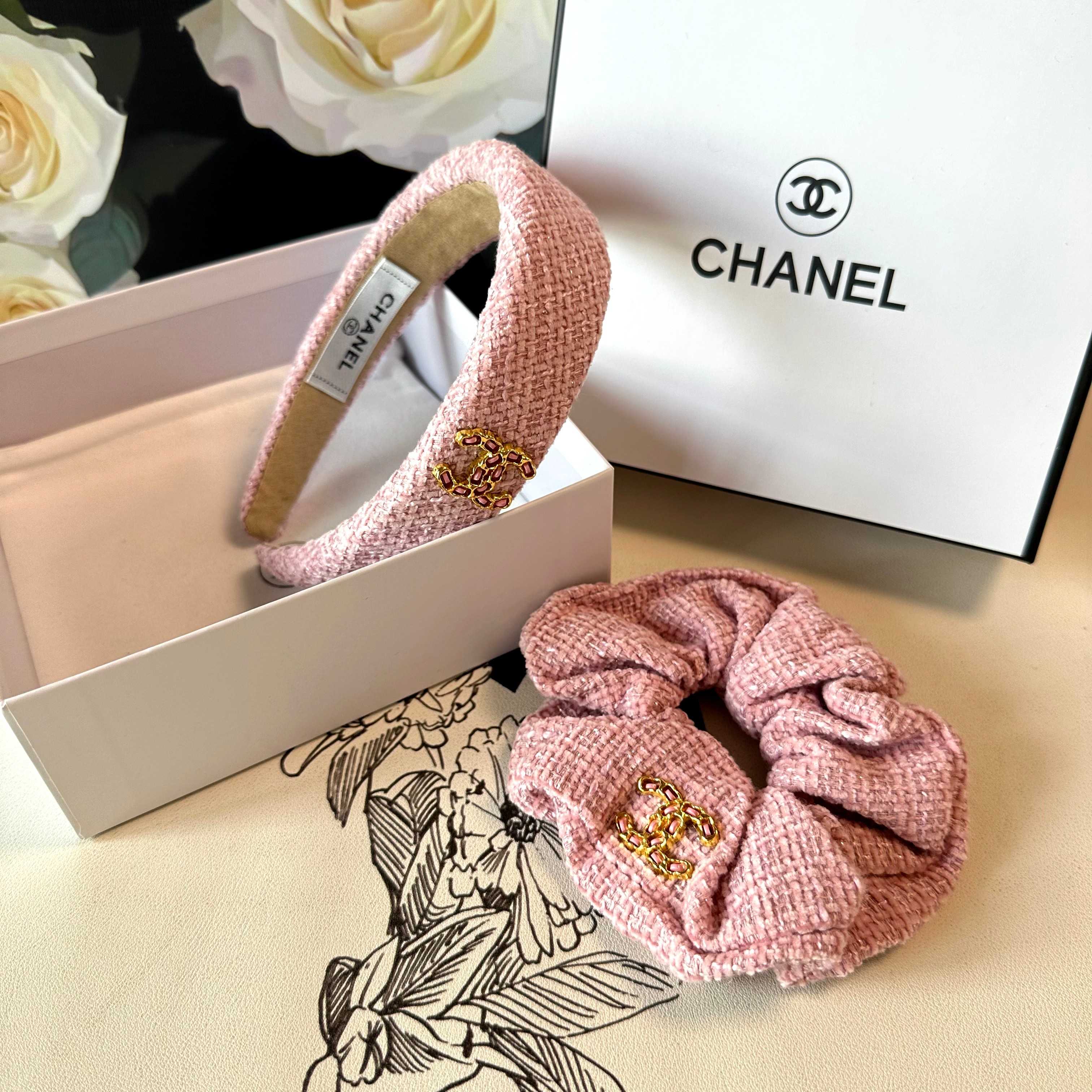 （两件套）配专柜包装 Chanel（香奈儿）最新爆款来啦✨💫小香风两件套发箍➕发圈优雅的girl值得入手