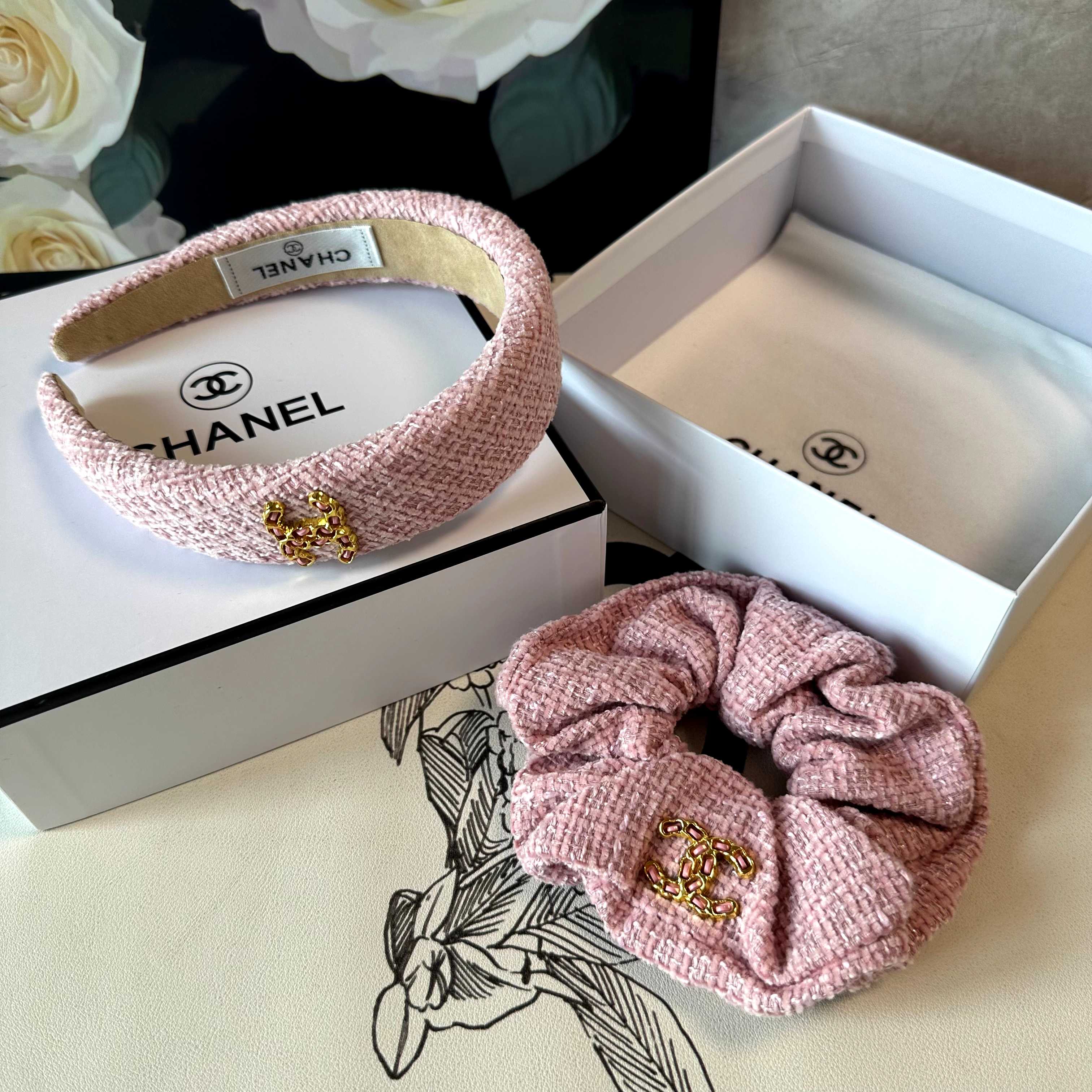 （两件套）配专柜包装 Chanel（香奈儿）最新爆款来啦✨💫小香风两件套发箍➕发圈优雅的girl值得入手