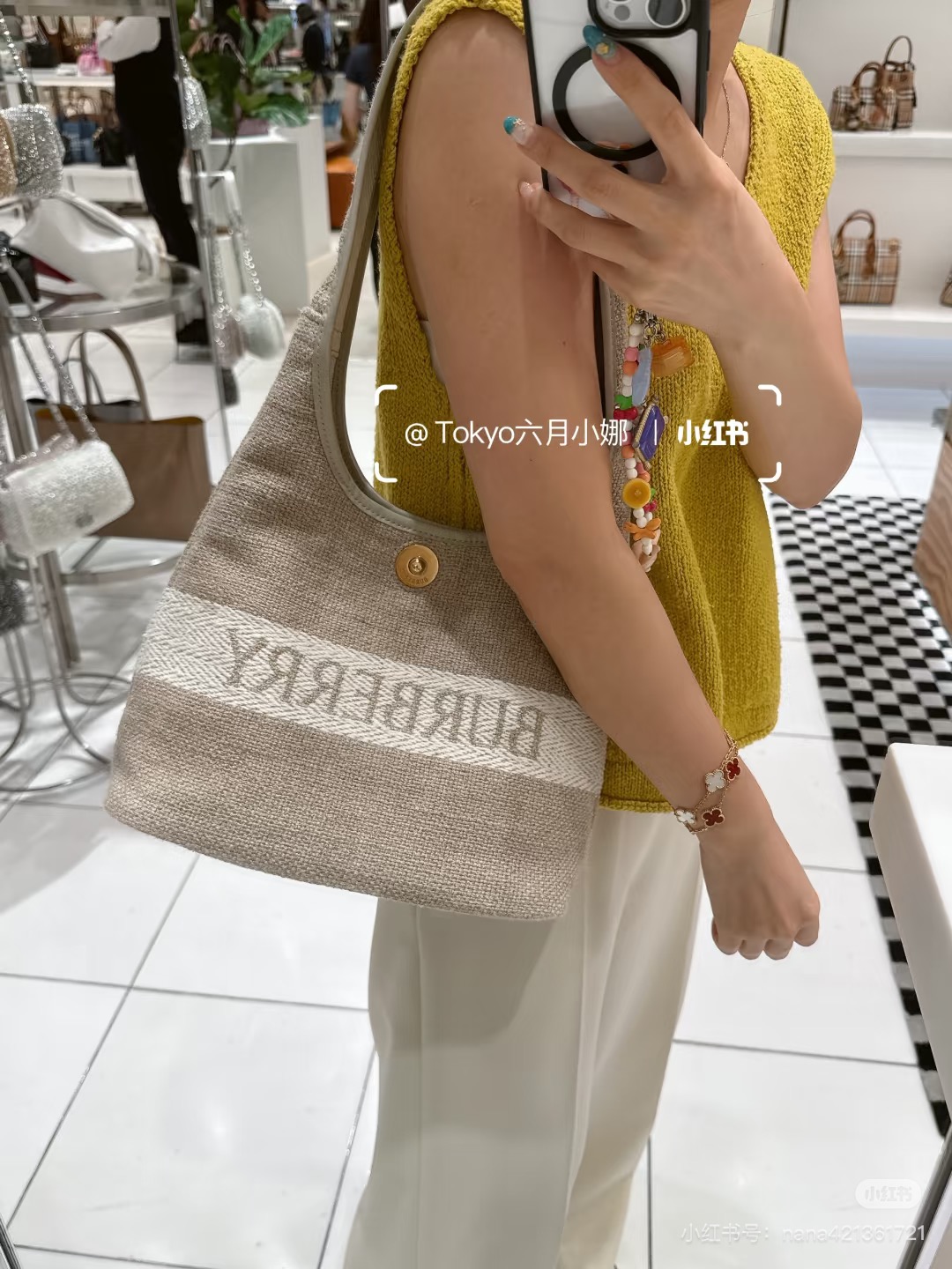 Extra 🅿️580 El bolso de hombro más nuevo de B, suave y estructurado, tejido en Italia, decorado con el estampado exclu…