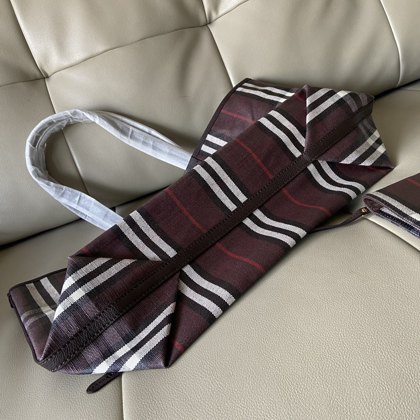 Burberry's new tote bag debuts in matching counters, inspired by outdoor design concepts. Crafted from a cotton and linen blend with smooth calfs