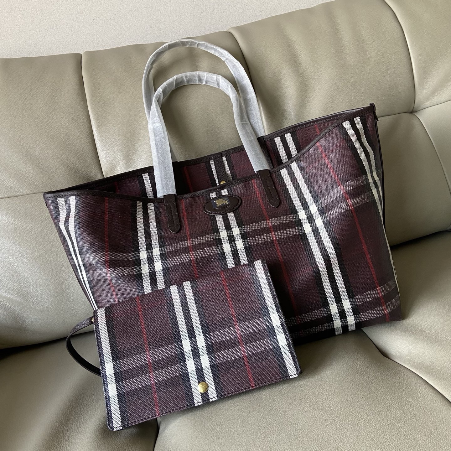 Burberry's new tote bag debuts in matching counters, inspired by outdoor design concepts. Crafted from a cotton and linen blend with smooth calfs