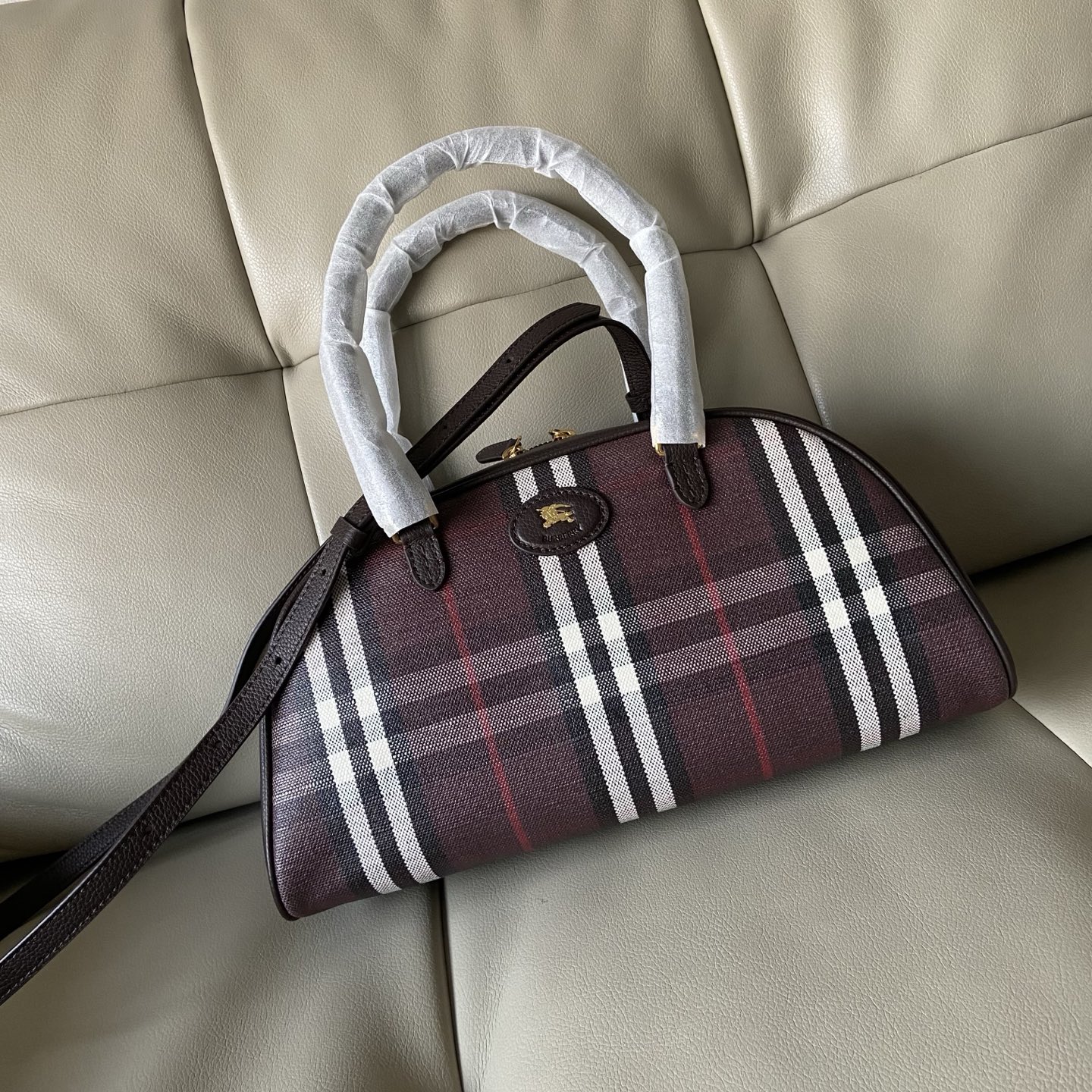 Burberry's Highlands bowling bag debuts in a counter-edition counter, inspired by outdoor design concepts. Crafted in an Italian workshop from co