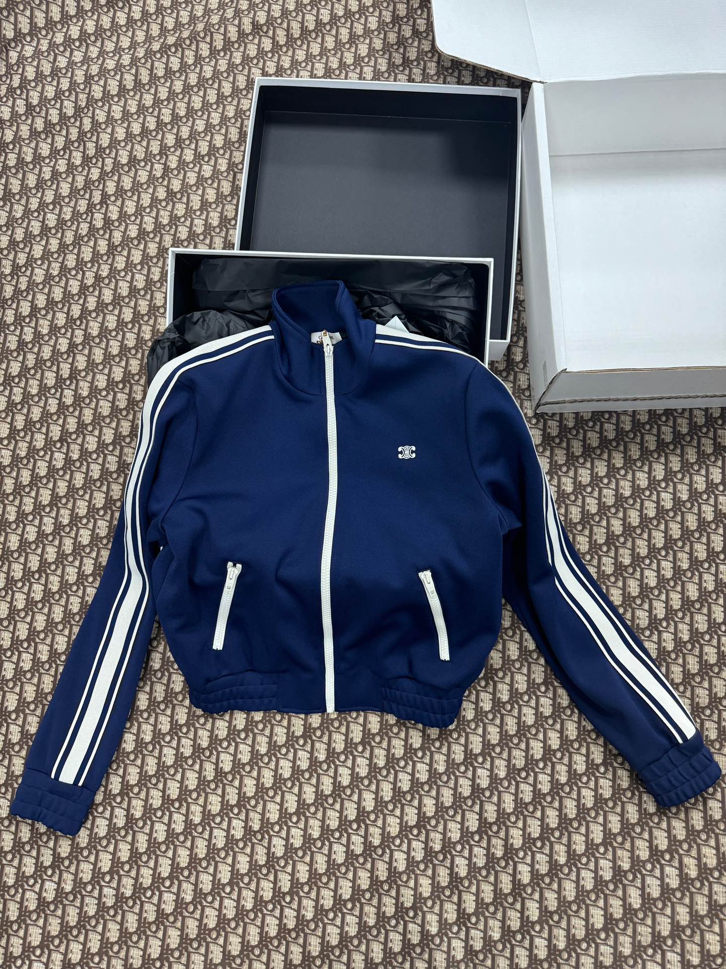 NO:308170,Tops, trousers, new casual suits for early spring, self-buying original, one-to-one reproduction, exclusive high-end customization, fabrics, hardware, accessories, and exquisite craftsmanship. On sale in stock,,alexander wang19860909上衣 长裤早春新款休闲套装 自买原版 一比一复刻 独家高版本定制 面料 五金 辅料版型工艺精益求精. 现货发售,,alexander wang,Women's clothing