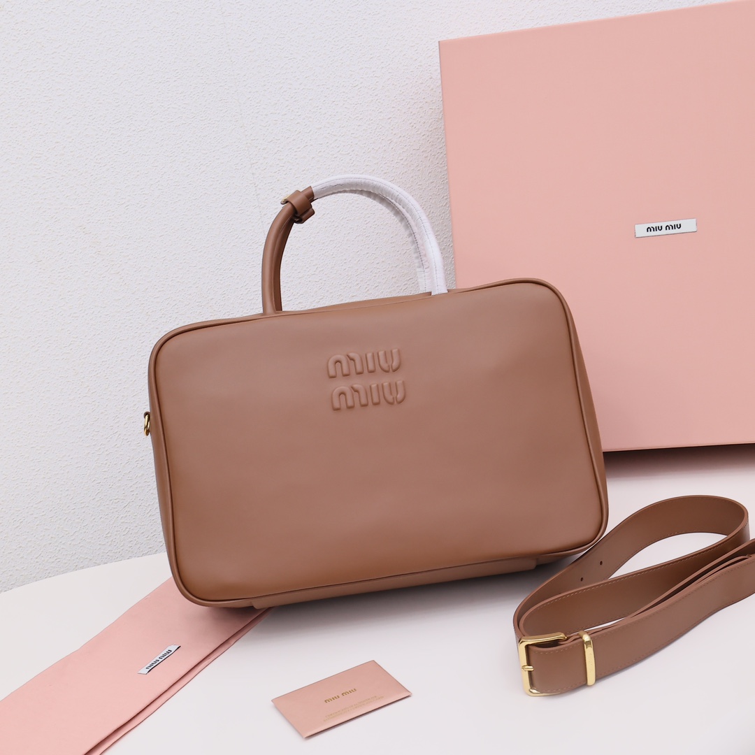 👜Miumiu 2023 New Arrival / Briefcase The Miumiu briefcase is a stylish and practical business bag, with a simple and elegant appearance suitable for various occasions. It has ample space inside to accommodate a 31-inch laptop, phone, wallet, and other daily essentials. Can be worn over the shoulder. Material: Imported top-grade cowhide. Size: 34.5cm. Comes in original factory packaging. Color: Caramel. image 1