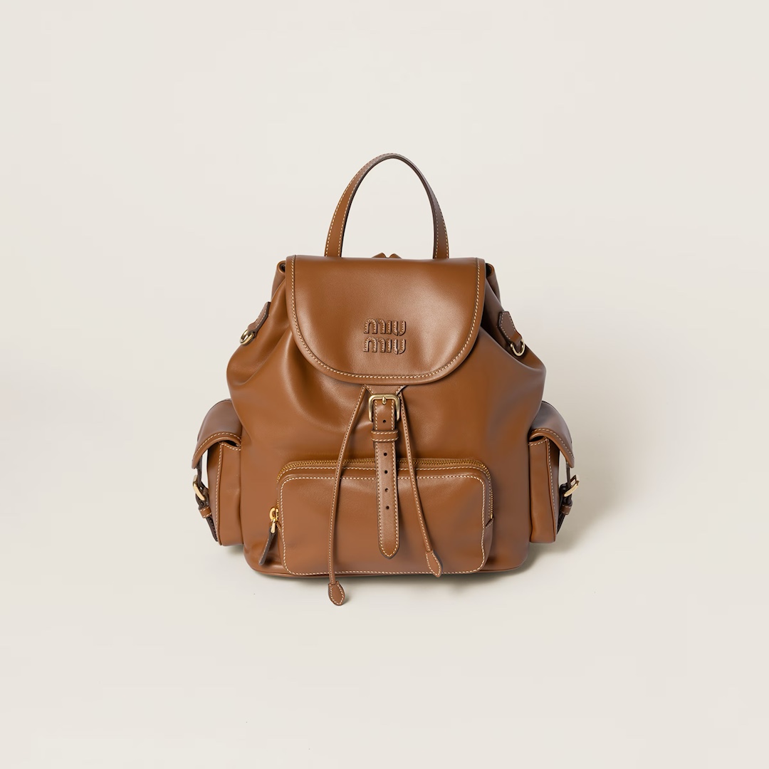 👜 MiuMiu* 25 New | Miu's classic canvas backpack is inspired by campus style, made with durable canvas and soft cowhide materials. Its unique multi-pocket design combines vintage and practicality perfectly. Available in four retro artistic colors, it's a must-have for a campus girl's outfit. Leather: Imported cowhide Size: Width 18cm, Height 29.5cm, Length 25cm Color: Brown image 1