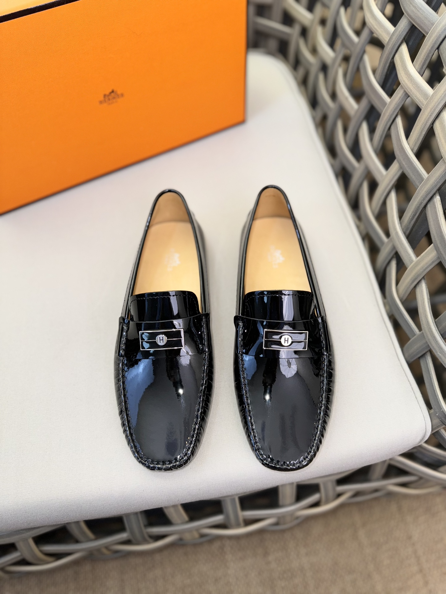 NO:271267,HERME* high-end men's driving shoes/doudou shoes｜Selected original beef patent leather｜Thick and soft｜Full inner water dye calf leather｜Rubber sheet anti-slip bean bottom｜Three-dimensional bagging technology｜Stylish classic handicraft Size39-44 (customized by 38.45),,hermes,cowhide19860909HERME*高端男士驾车鞋/豆豆鞋｜精选原版牛漆皮｜厚实柔软｜全内里水染小牛皮制作｜橡胶片式防滑豆豆底｜立体套包工艺｜时尚经典手工艺品 Size39-44（38.45定做）,,hermes,cowhide,Men's shoes