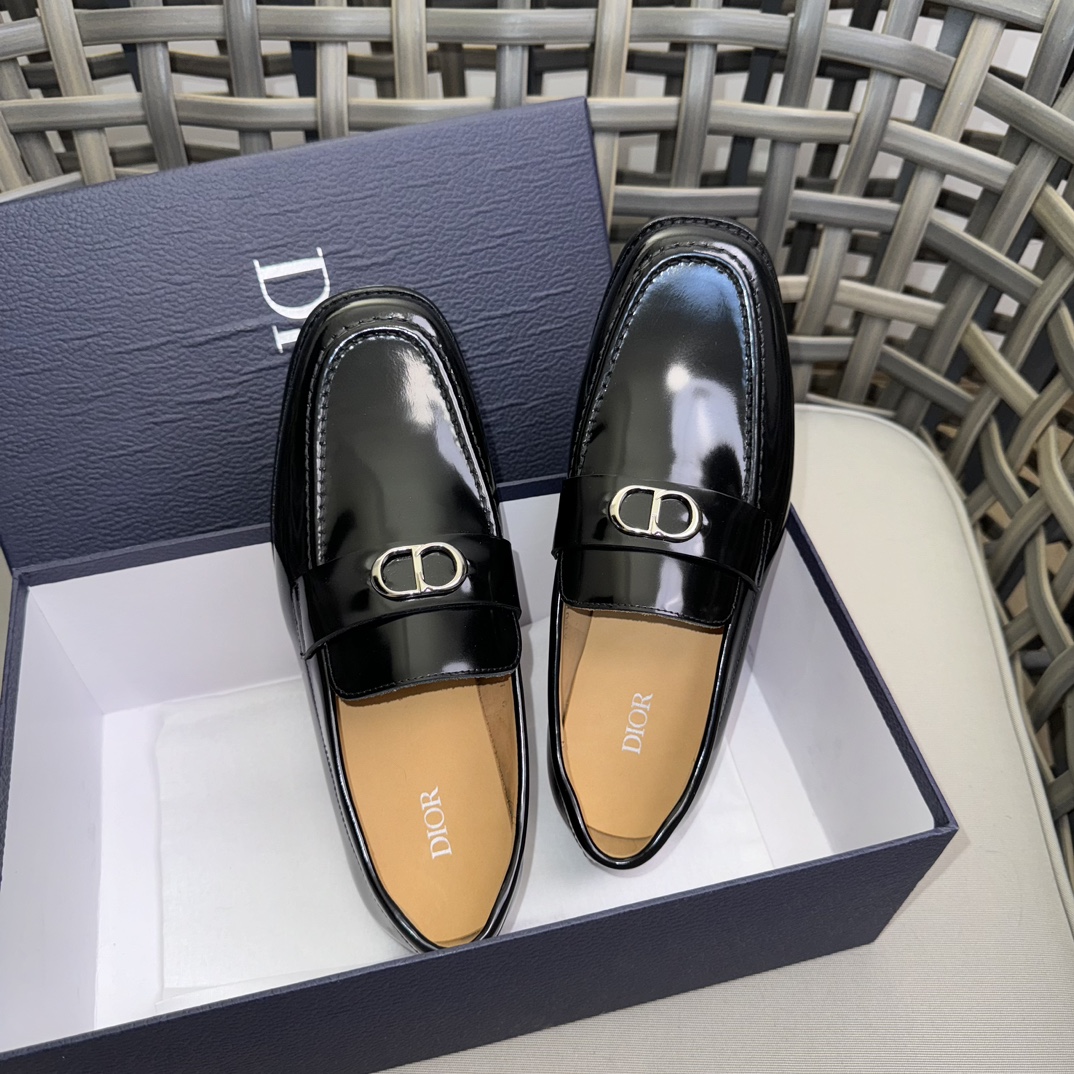 Miu Miu Classic Luxury Leather Shoe Loafer Ref 9