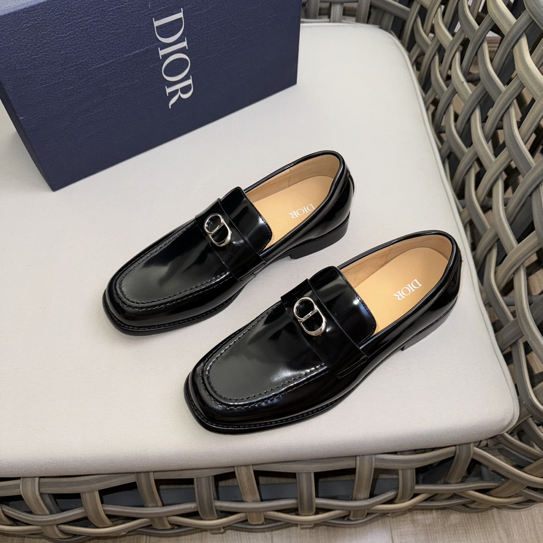 Miu Miu Classic Luxury Leather Shoe Loafer Ref 2