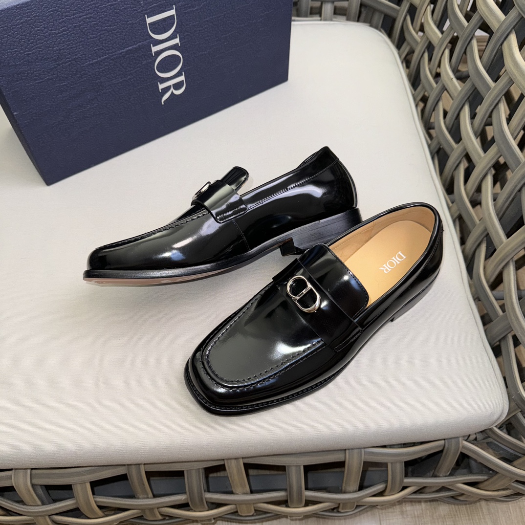 Miu Miu Classic Luxury Leather Shoe Loafer Ref 4