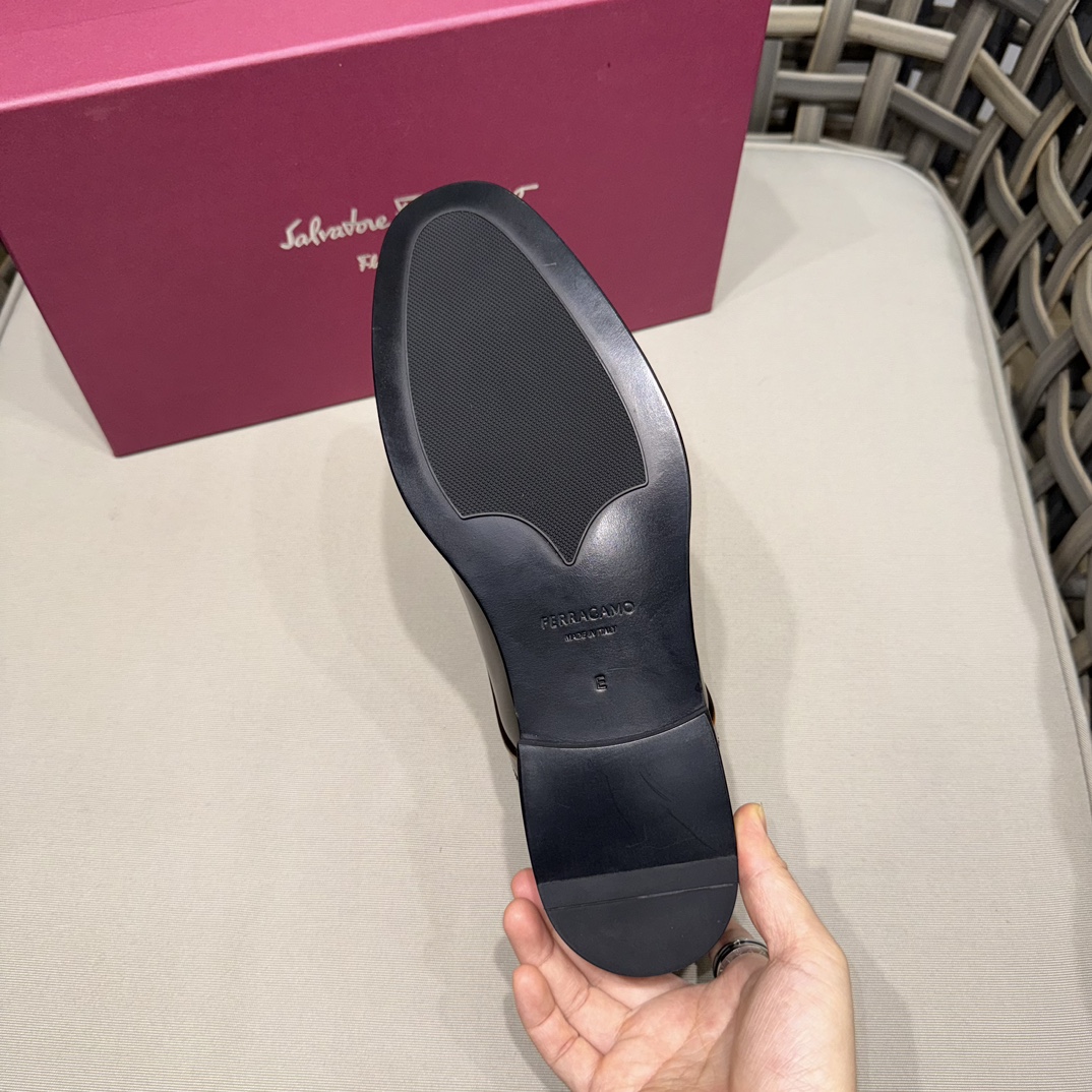 Salvatore Ferragamo Men's Leather Dress Shoes - Superior Comfort & Style 9 i1731334618 6881 1