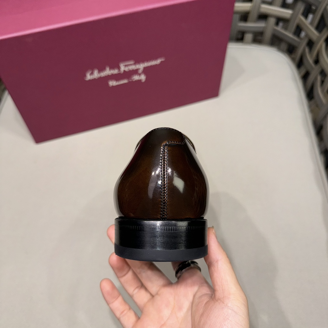 Salvatore Ferragamo Men's Leather Dress Shoes - Superior Comfort & Style 8 i1731334618 9036 5