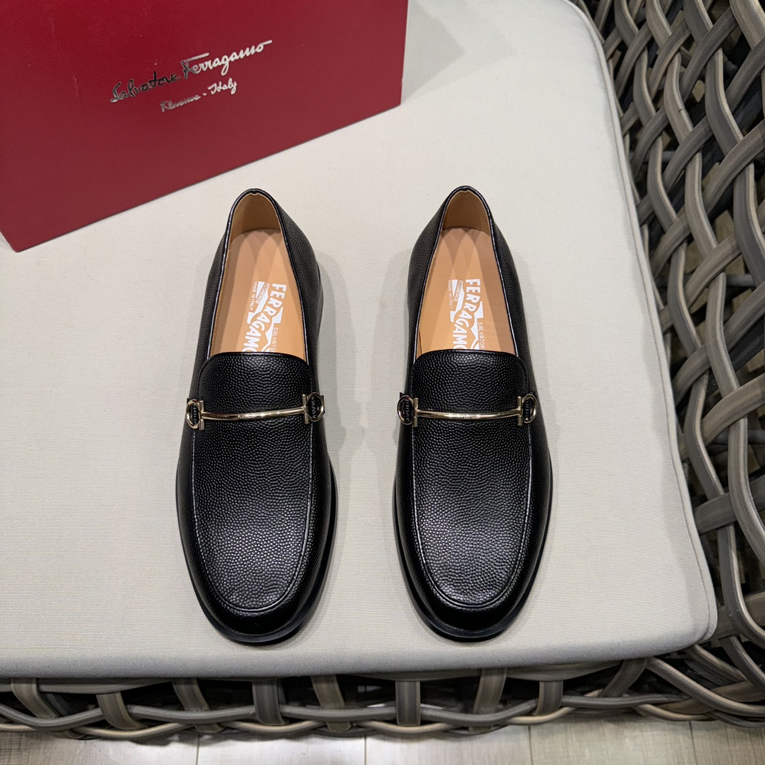 NO:280435,Ferragam genuine leather outsole men's business casual leather shoes｜Use imported cowhide upper｜Imported cowhide inner｜Strictly selected materials only to create a more comfortable wearing experience｜Original shoe last｜Slim and smooth lines｜Exclusive molded leather soles Size39-44 (customized for 38.45.46), ferragamo, cowhide, Leather soles19860909Ferragam菲拉真皮大底男士商务休闲皮鞋｜采用进口牛皮鞋面｜进口牛皮内里｜严选用料只为打造更为舒适的穿着体验｜原版鞋楦｜线条修长流畅｜独家开模真皮大底 Size39-44（38.45.46定做）,,ferragamo,cowhide,Leather soles,Men's shoes