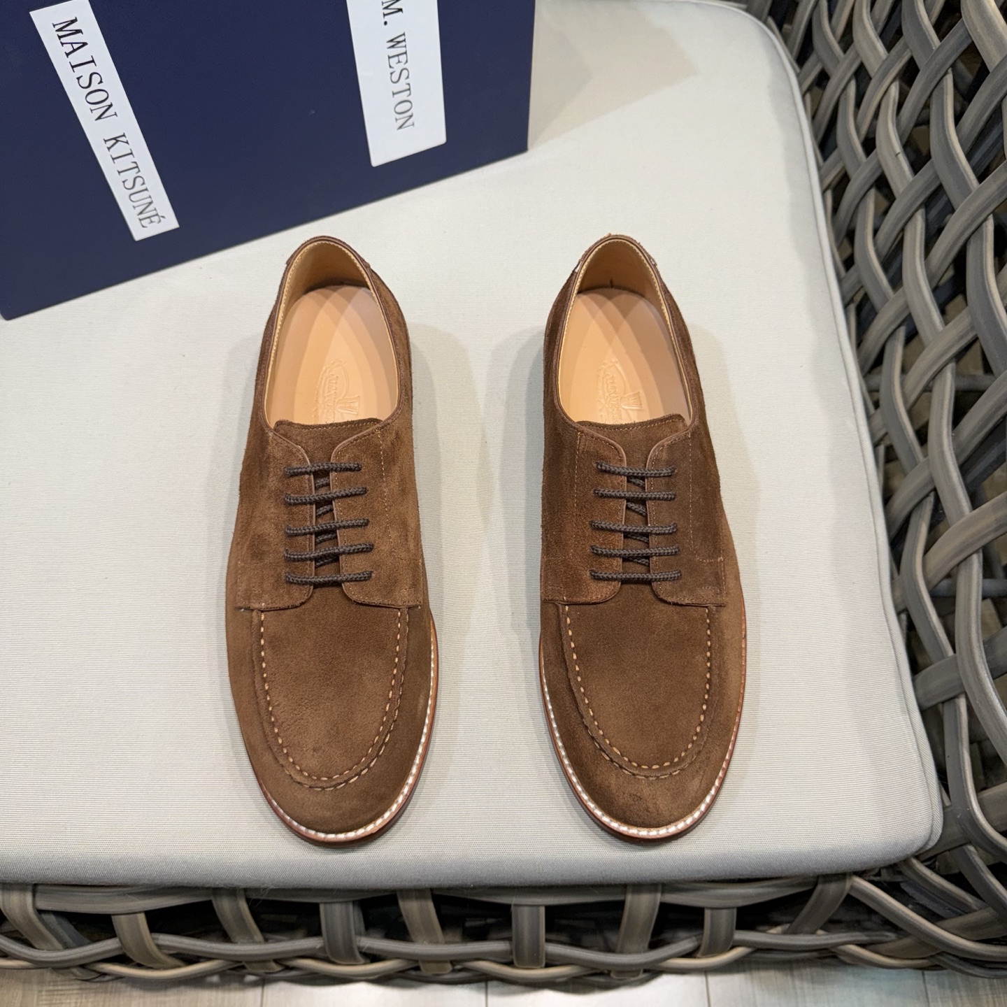 NO:280399,JMWESTON Derby Business Men's Shoes｜Fabric imported cowhide｜High-end delicate｜Velvet-like soft leather highlights the design of the shoe｜Light and inspirational production structure brings a comfortable experience｜Breathable cowhide inner｜Imported cowhide Oxford combination sole Size39-44 (customized for 38.45.46),,cowhide19860909JM威士顿JMWESTON德比商务男鞋｜面料采用进口牛皮｜高档细腻｜如天鹅绒一般柔软的皮革突出鞋子的设计｜轻盈而灵感的制作结构则带来舒适之至的足下体验｜透气牛皮内里｜进口牛皮牛津组合大底 Size39-44（38.45.46定做）,,cowhide,Men's shoes