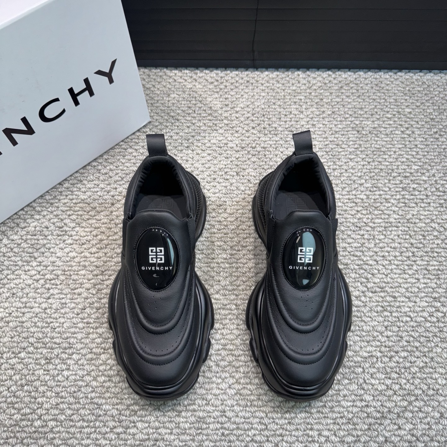 NO:274302,Gv *y~New GIV 1 Men's thick-soled high-height-enhanced casual sneakers｜Made of high-quality calfskin on the upper｜High-up effect is handsome and stylish｜Elevate 4CM to enhance aura｜Contrasted color splicing design of the shoe body｜Decorated with 4G LOGO logo and three-dimensional GIVENCHY logo｜TPU foamed sole Light and comfortable feet Size39-44 (customized for 38.45),, givennchy, sneakers, cowhide19860909Gv *y～全新GIV 1男士厚底增高休闲运动鞋｜鞋面高品质小牛皮制成｜上脚效果帅气有型｜增高4CM 提升气场｜鞋身撞色拼接设计｜饰有4G LOGO标志和立体GIVENCHY标志｜TPU发泡大底 脚感轻便舒适 Size39-44（38.45定做）,,givenchy,sneakers,cowhide,Men's shoes