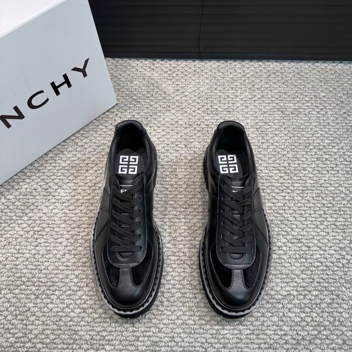 NO:274304,Gv *y~New men's thick sole height-enhancing casual sneakers｜Made of high-quality calfskin on the upper｜High-end effect is handsome and stylish｜Elevate 4CM to enhance aura｜Shoe body splicing design｜TPU foamed sole Light and comfortable feet Size39-44 (customized for 45),,sneakers,cowhide19860909Gv *y～全新男士厚底增高休闲运动鞋｜鞋面高品质小牛皮制成｜上脚效果帅气有型｜增高4CM 提升气场｜鞋身拼接设计｜TPU发泡大底 脚感轻便舒适 Size39-44（45定做）,,sneakers,cowhide,Men's shoes