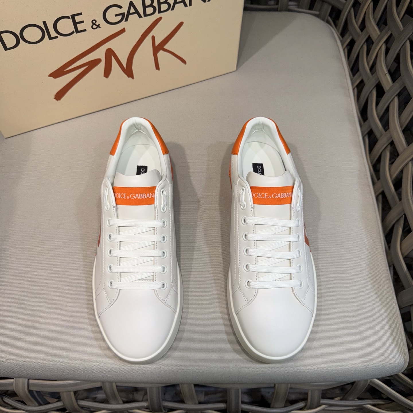 NO:346256,Dolce & Gabbana new men's casual sneakers | imported cowhide | water-dyeed cowhide lining | DG exclusive hardware buckle | original molded rubber sole | exquisite workmanship | comfortable and elegant wear Size39-44 (customized for 38.45.46), Dolce & Gabbana, Dolce & Gabbana, sneakers, cowhide19860909Dolce&Gabbana杜嘉班纳新款男士休闲运动鞋｜进口牛皮制造｜水染牛皮内里｜DG专属五金饰扣｜原版开模橡胶大底｜做工精致｜穿着舒适大方 Size39-44（38.45.46定做）,,Dolce&Gabbana,Dolce&Gabbana,sneakers,cowhide,Men's shoes