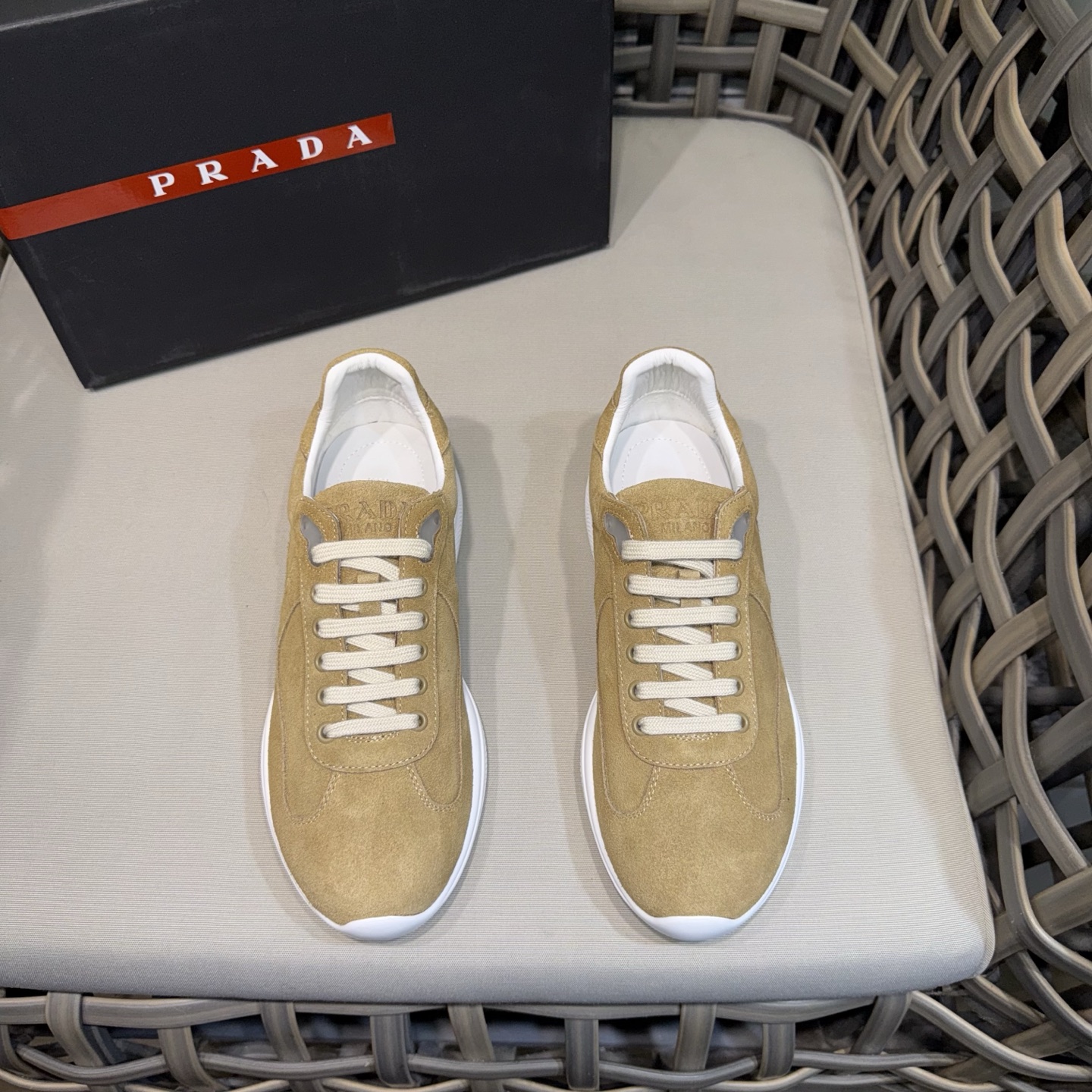 NO:355544,PRADA classic men's casual sneakers | High-end quality matte cowhide material | Insole calf leather | Breathable and comfortable | Original vacuum PU blister sole | Lightweight and soft, super good foot feeling, full comfort score Size39-44 (customized for 38.45.46.47.48),,prada,prada,sneakers,cowhide19860909PRADA普拉达经典男士休闲运动鞋｜高端品质磨砂牛皮材质｜ 鞋垫小牛皮｜透气舒适｜原厂真空PU吸塑大底｜轻质柔软 脚感超级好 舒适度满分 Size39-44（38.45.46.47.48定做）,,prada,prada,sneakers,cowhide,Men's shoes