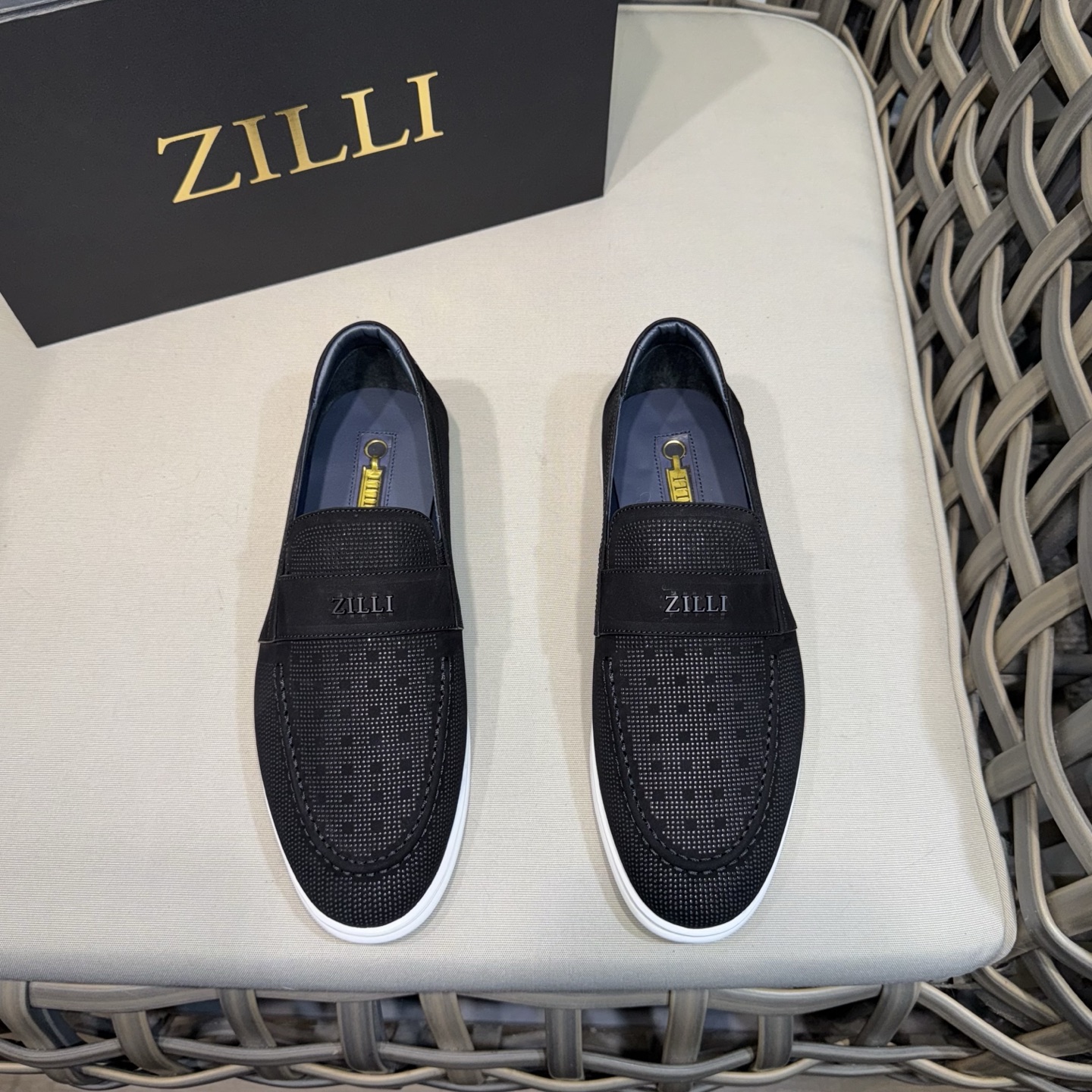 NO:355190,ZILLI Men's Casual Loafers | Made of elegant, super soft calf leather | With perforated details and inserts | Highlight the top stitching | Designed for extraordinary comfort | Lined calf leather | With lightweight rubber outsole and unique 