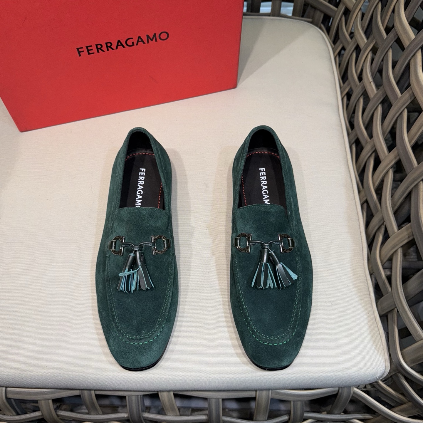 NO:357534,Ferragam*Classic Business Men's Leather Shoes｜Elegant Gentleman's Style｜Pure Handmade Soft Texture and Superb Color｜Imported Cowhide Upper｜Cowhide Inner｜Imported Genuine Leather Soles Size39-44 (customized by 38.45.46), ferragamo, cowhide, Leather Soles19860909Ferragam*经典商务男士皮鞋｜优雅绅士风格来袭｜纯手工打造柔软质感与卓然色彩｜进口牛皮鞋面｜牛皮内里｜意大利进口真皮大底 Size39-44（38.45.46定做）,,ferragamo,cowhide,Leather soles,Men's shoes