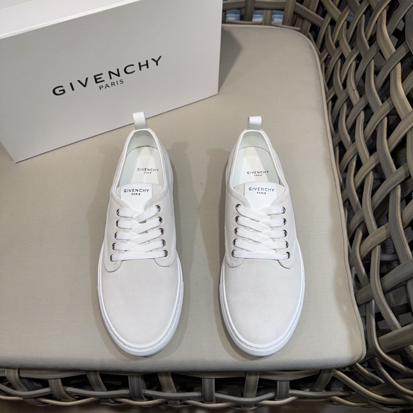 NO:620425,Givench*y～GVC’s new New City series casual shoes for couples｜Buy one-to-one production by ZP｜Original cowhide｜Super texture｜Brand LOGO embossed on tongue｜Original cover last newly opened mold｜Genuine open molded TPU outsole｜Versatile style Comfortable upper foot Size female 35-39, male 38-44 (customized at 45.46),,givenchy,cowhide19860909Givench*y～GVC新款New City系列情侣款休闲鞋｜购买ZP一比一制作｜原版牛皮｜超有质感｜鞋舌压印品牌LOGO｜原版套楦全新开模｜正版开模TPU大底｜百搭款式 上脚舒适 Size女35-39、男38-44（45.46定做）,,givenchy,cowhide,Men's shoes