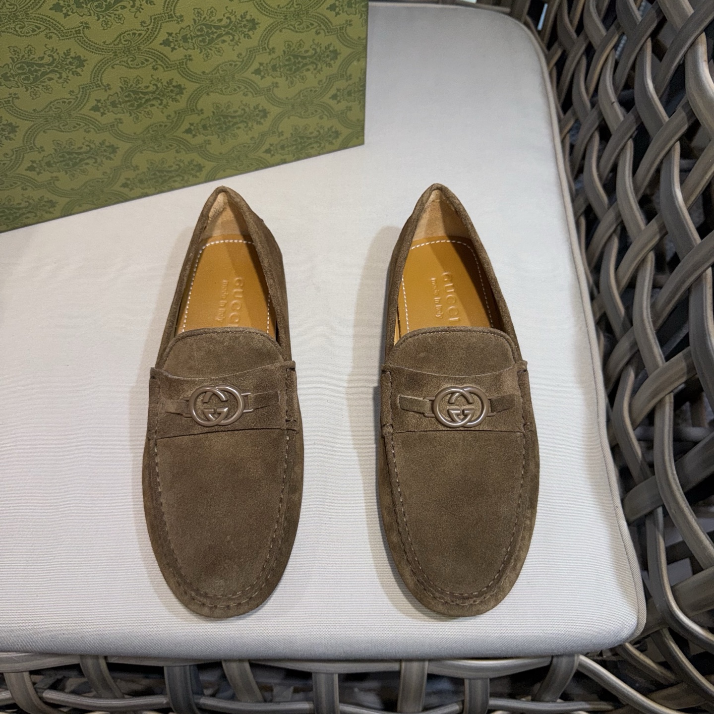 NO:745050,Gucci~Official website new high-end genuine leather men's beanie shoes｜The upper is made of imported first-layer cowhide material|Classic horsebit decoration|Low-key luxury temperament and comfortable foot feeling|Imported rubber outsole|First-layer cowhide inner cowhide pad|Fine details Size39-44 (customized at 38.45.46),,gucci,cowhide19860909Gucci～官网新款高端真皮男士豆豆鞋｜鞋面选用进口头层牛皮材质｜经典马衔扣装饰｜低调奢华气质十足,脚感舒适｜进口橡胶大底｜头层牛皮内里牛垫｜细节精细 Size39-44（38.45.46定做）,,gucci,cowhide,Men's shoes