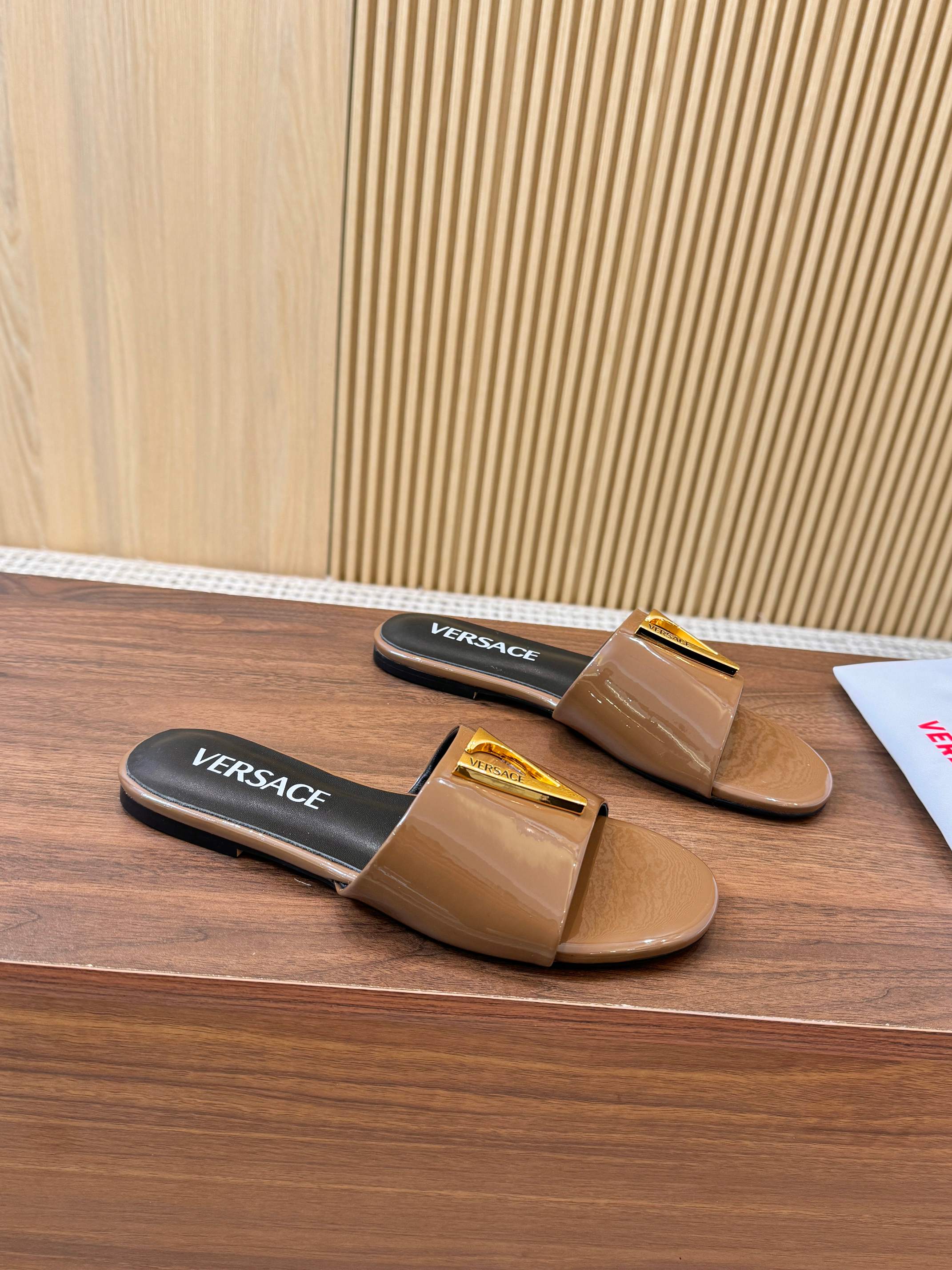 NO:747194,Fan's new model comes in sizes 35-43 (35.43 is custom-made and cannot be returned or exchanged) Like rubber sole 130. Leather sole. Customized colors, slippers, slippers are available with color cards.19860909范家新款上新 码数35-43码（35.43定做不退换） 像胶底130.皮底 可来色卡定做颜色,拖鞋,slippers,Women's Shoes