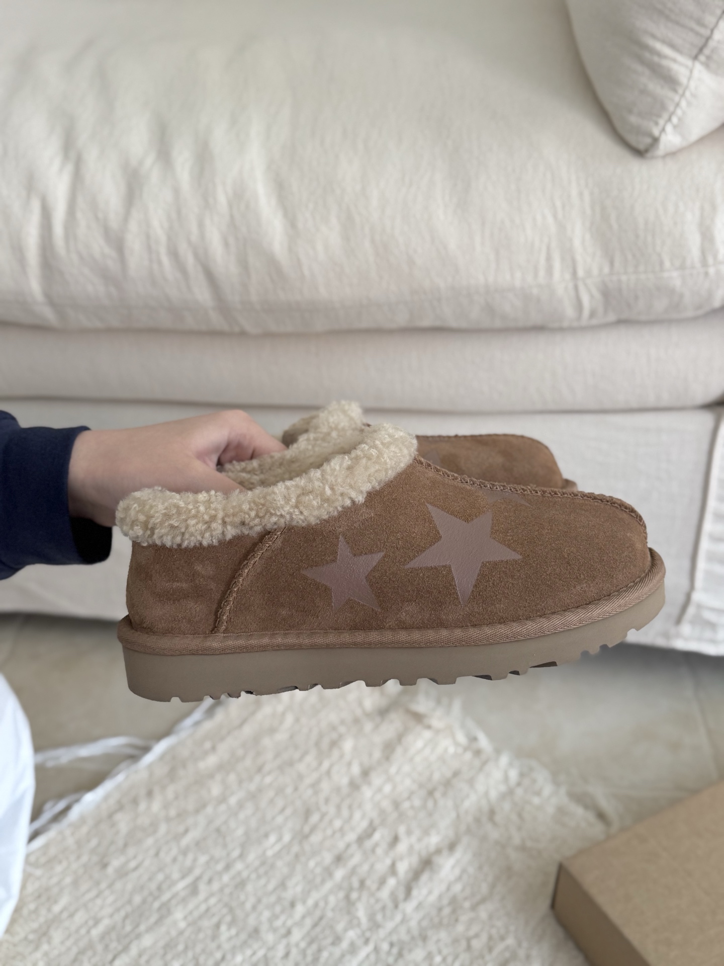 NO:546973,Maroon details, semi-dragged fur shoes19860909栗色细节,半拖毛毛鞋,Women's Shoes