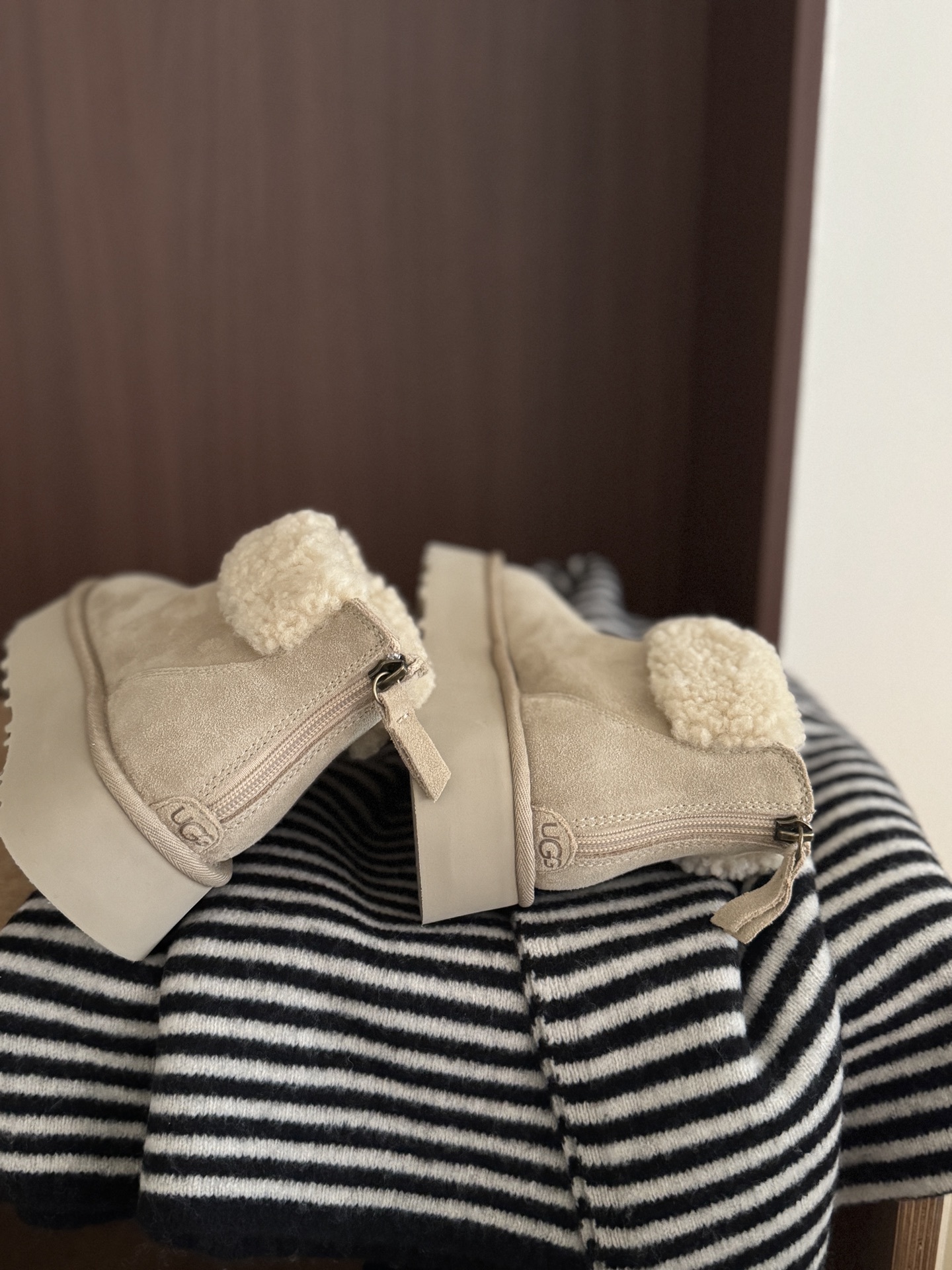🔥UGG | 泰迪卷卷毛毛靴🐻可爱毛毛鞋穿这双毛毛靴拍照包出片的有木有你就是冬日里zui甜美的girl啦
