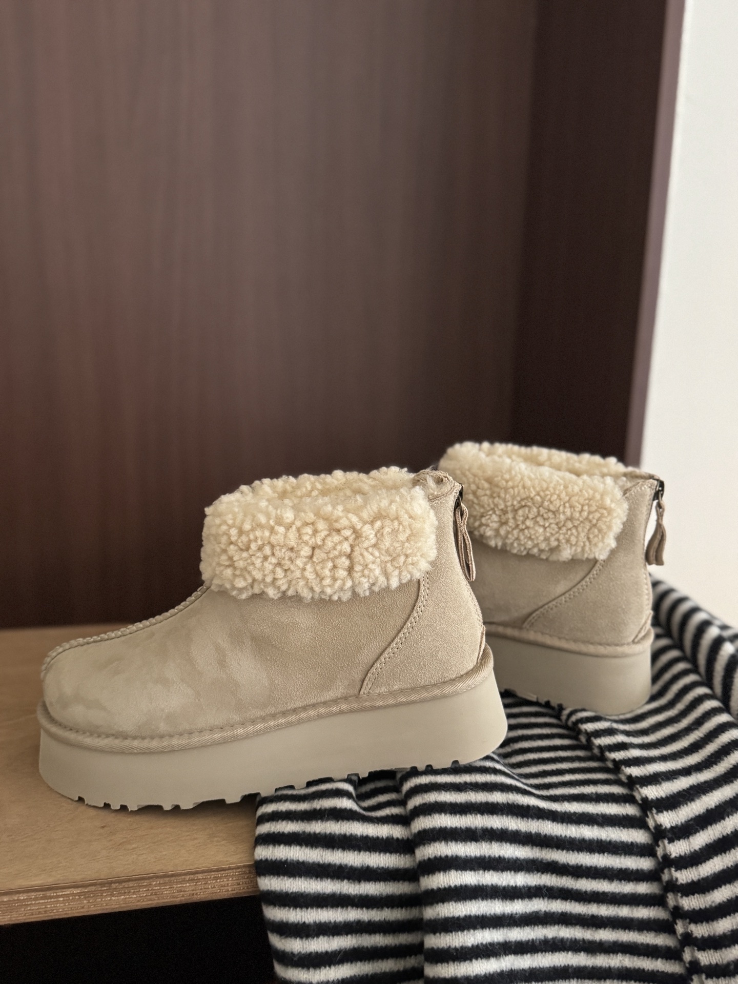 🔥UGG | 泰迪卷卷毛毛靴🐻可爱毛毛鞋穿这双毛毛靴拍照包出片的有木有你就是冬日里zui甜美的girl啦