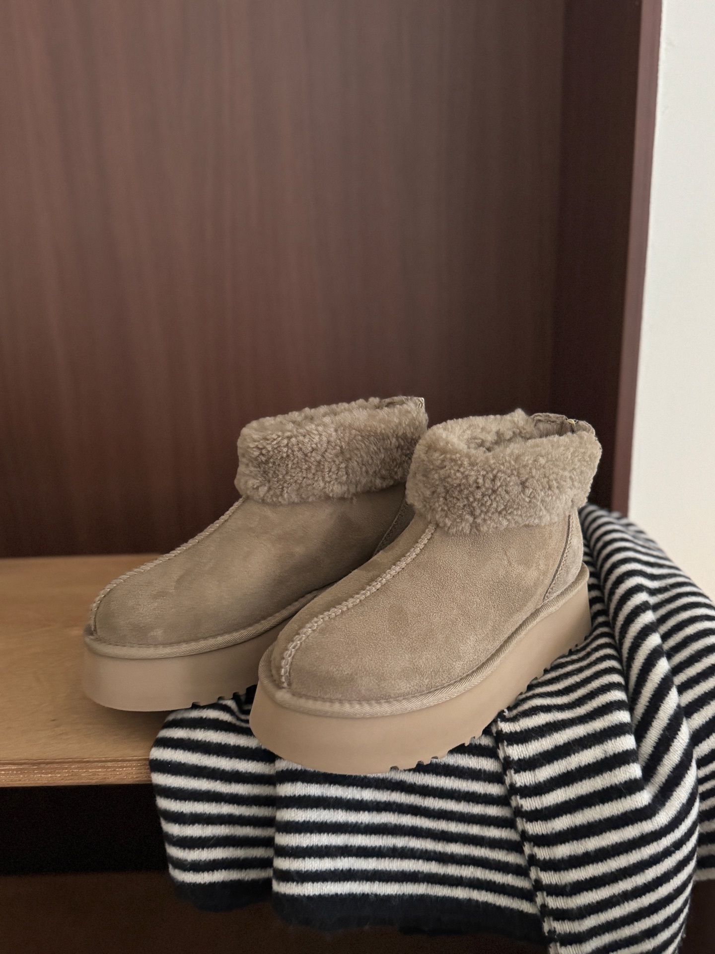 🔥UGG | 泰迪卷卷毛毛靴🐻可爱毛毛鞋穿这双毛毛靴拍照包出片的有木有你就是冬日里zui甜美的girl啦