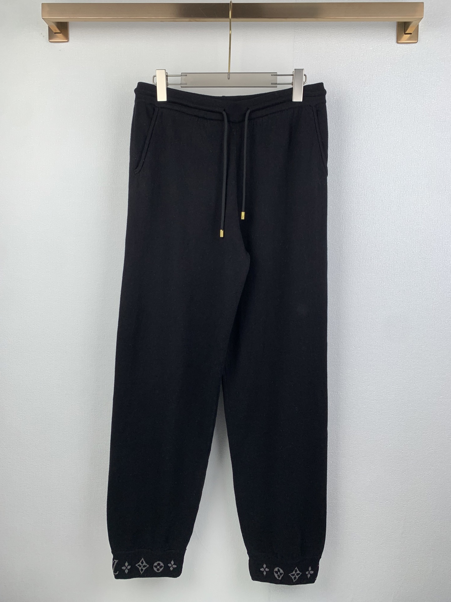 P290 LOUIS VUITTON Louis 25ss nuevo pantalón de punto de lana de oveja de doble cara. Lana de oveja de doble cara tejid…