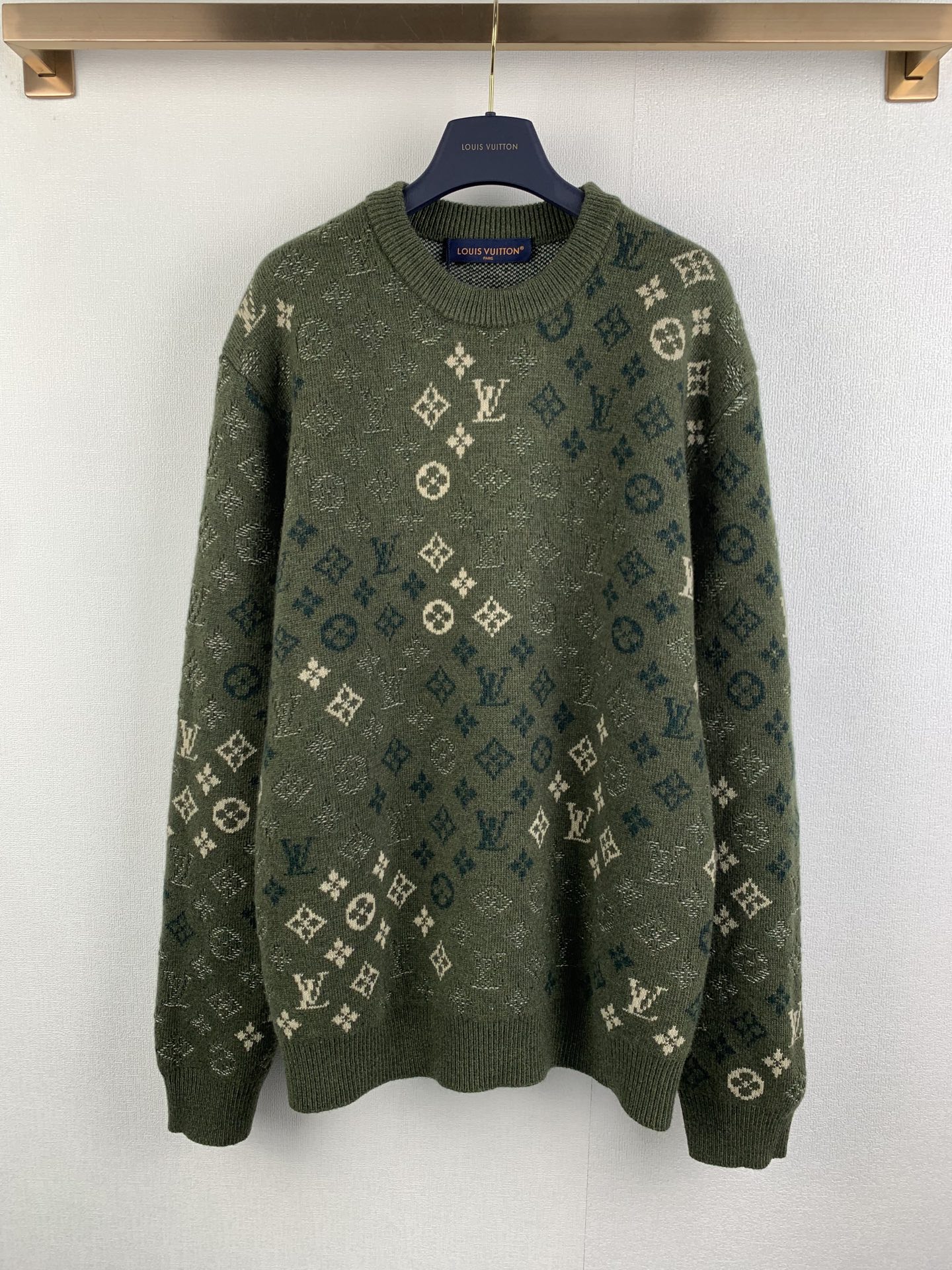 P305 Jersey de punto en jacquard de LOUIS VUITTON 25ss nuevo Jersey MONOGRAM Este jersey de manga larga está confeccion…