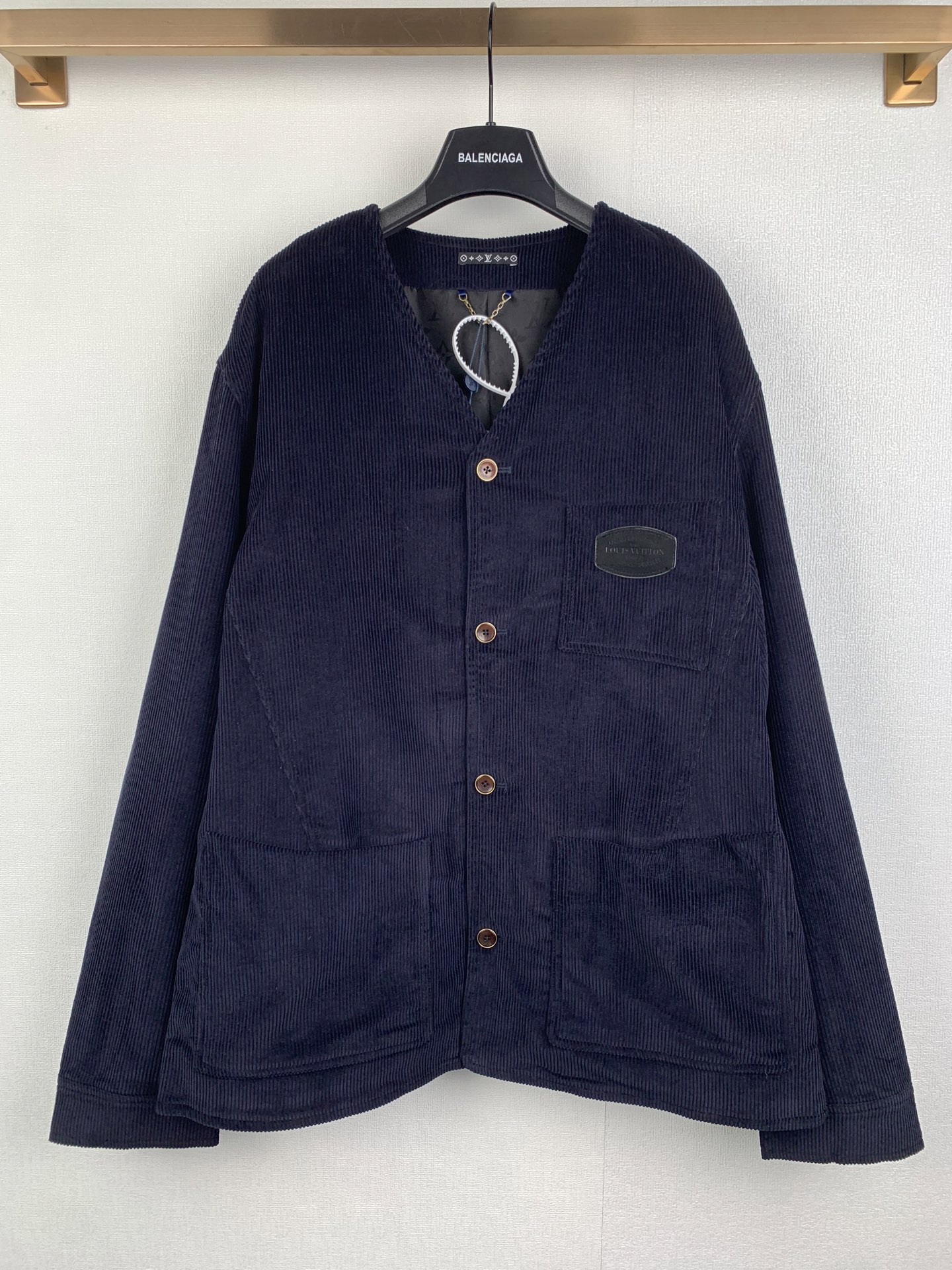 P325 LOUIS VUITTON Chaqueta de pana Louis LV 25SS con cuello en V y manga larga. Auténtica compra y desarrollo 20700, t…
